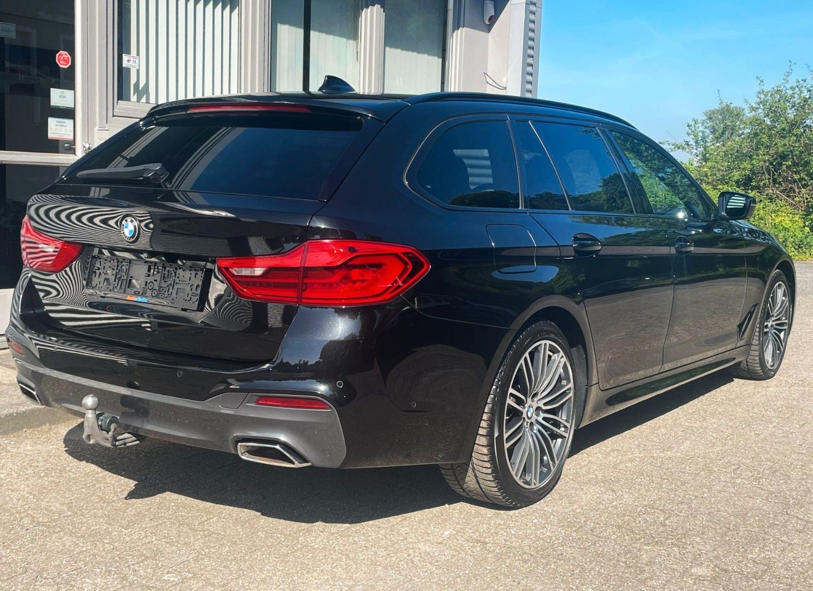 Fahrzeugabbildung BMW 540 d xDrive SAG M SPORT HUD KOMFORTSITZE  DDC