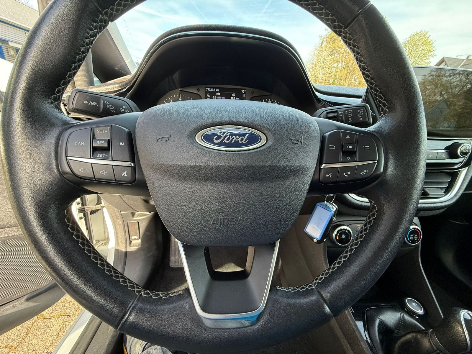 Fahrzeugabbildung Ford Fiesta 1,1i Cool & Connect, Klima, PDC