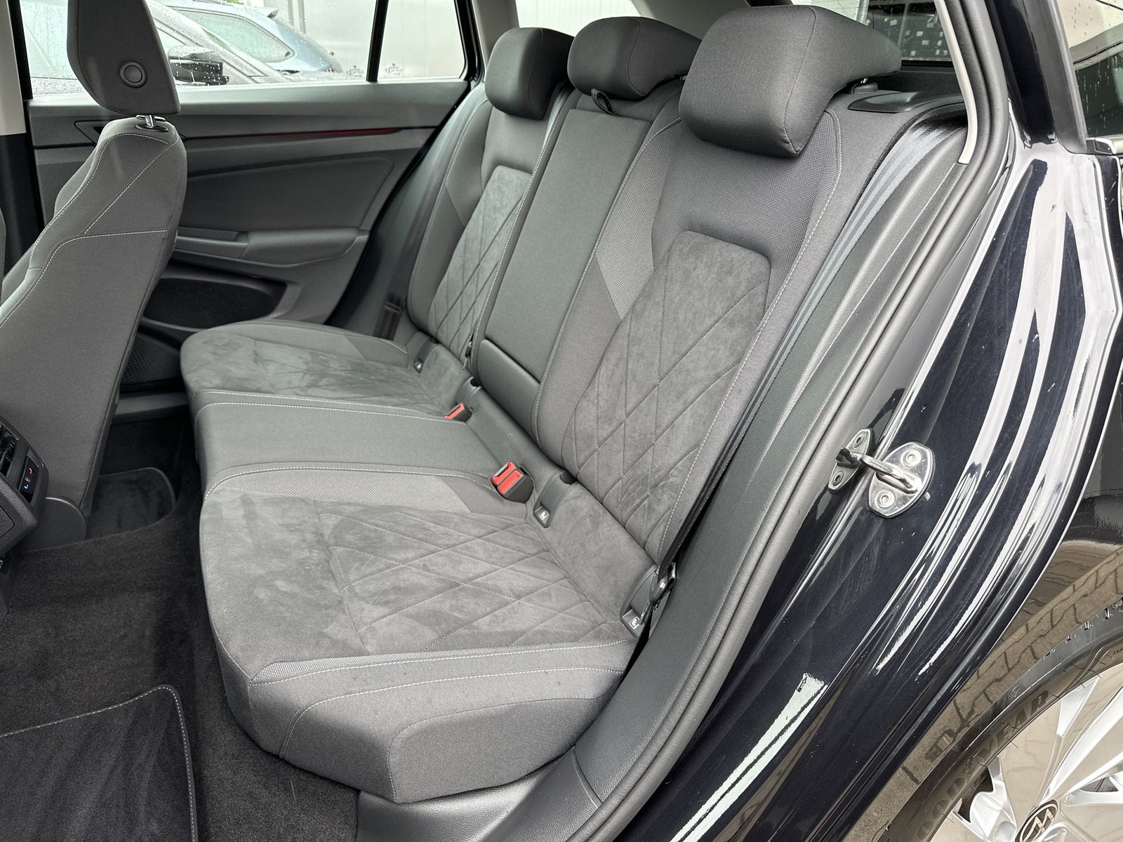 Fahrzeugabbildung Volkswagen Golf Variant 1.5 eTSI DSG Style NAV+LED+ACC+VC