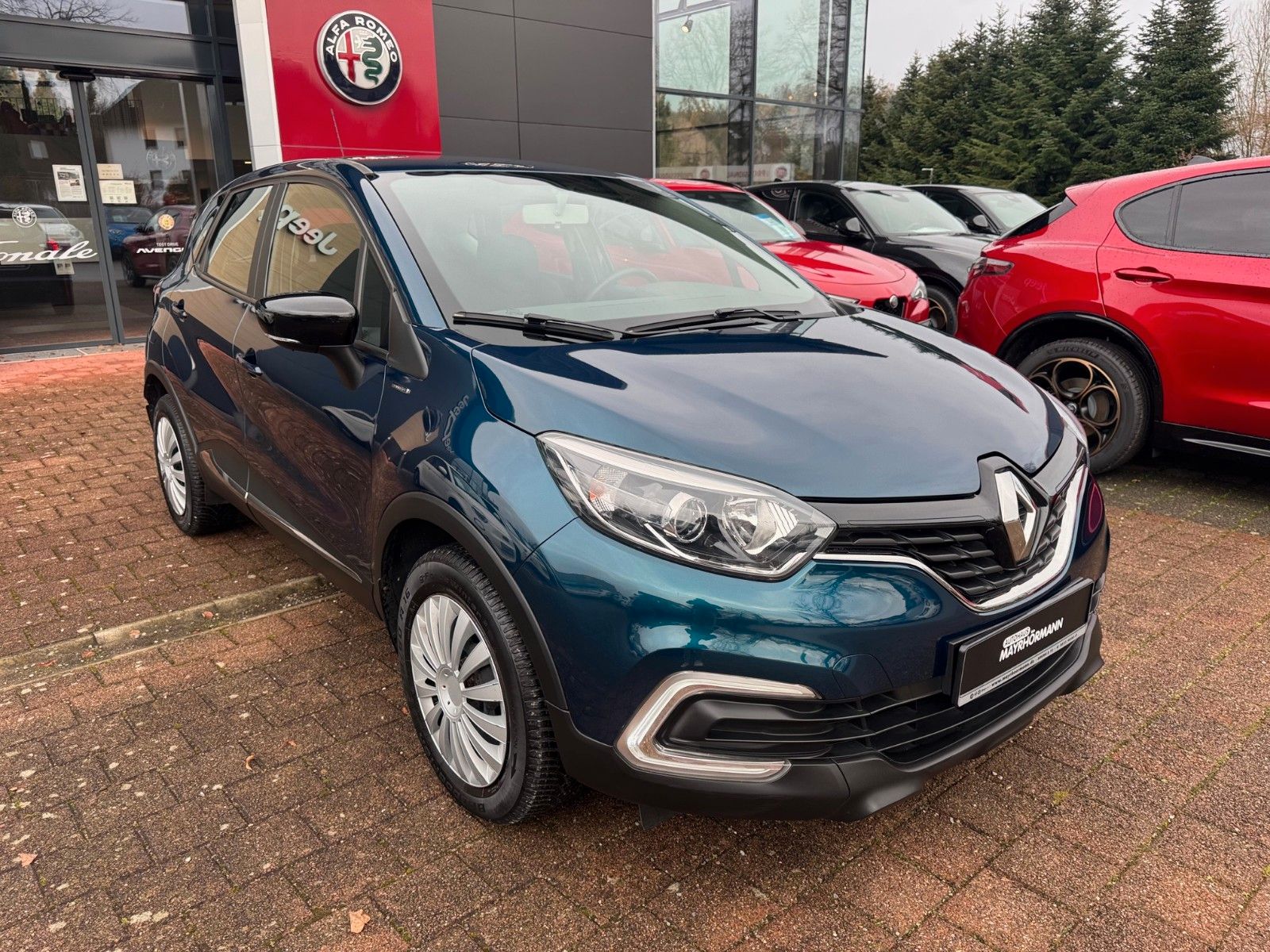 Fahrzeugabbildung Renault Captur Limited Radio Klima LED Tagfahrlicht