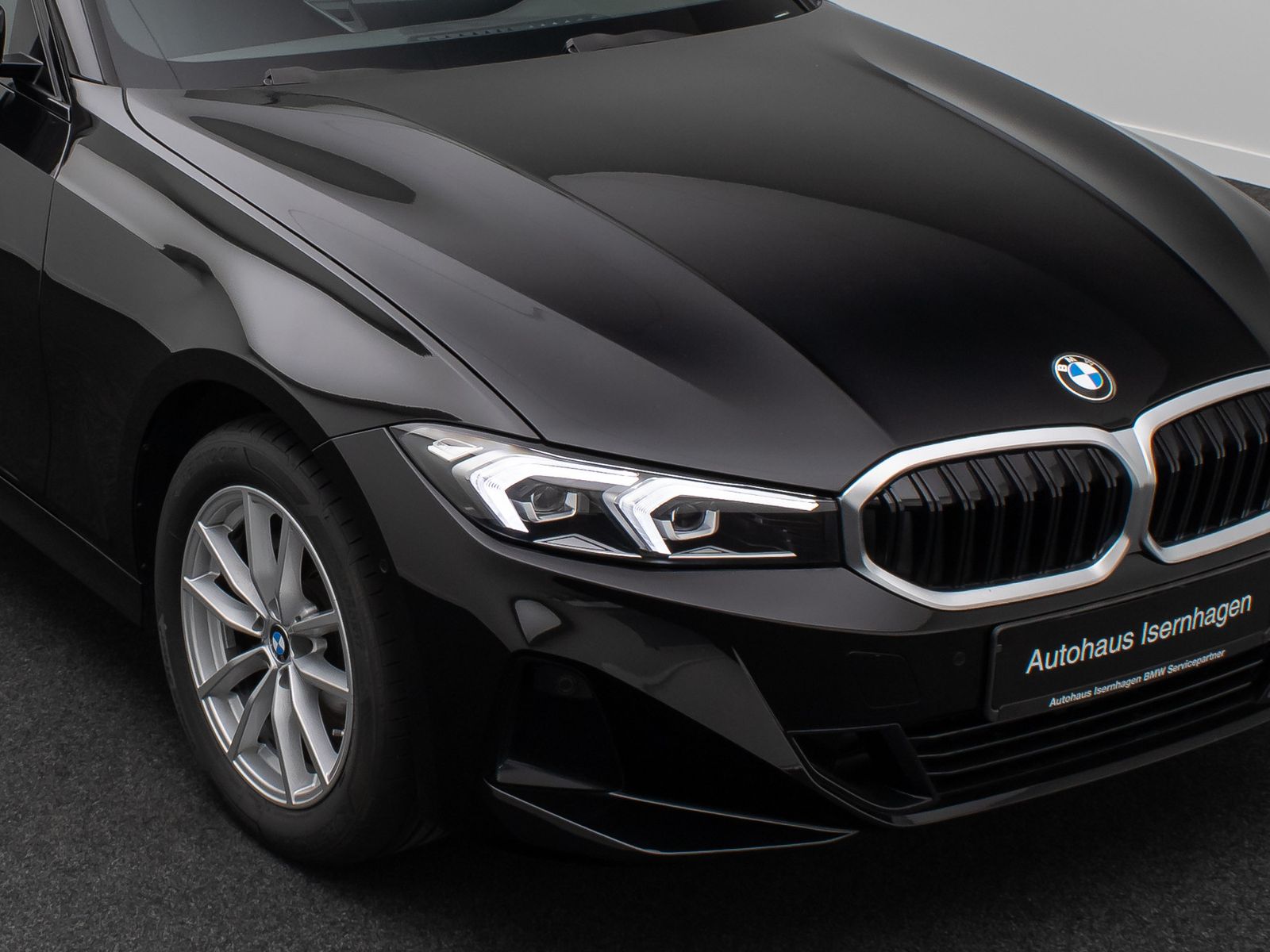Fahrzeugabbildung BMW 318i Alarm DAB Kamera GeschwindigReg Sportlenkrd
