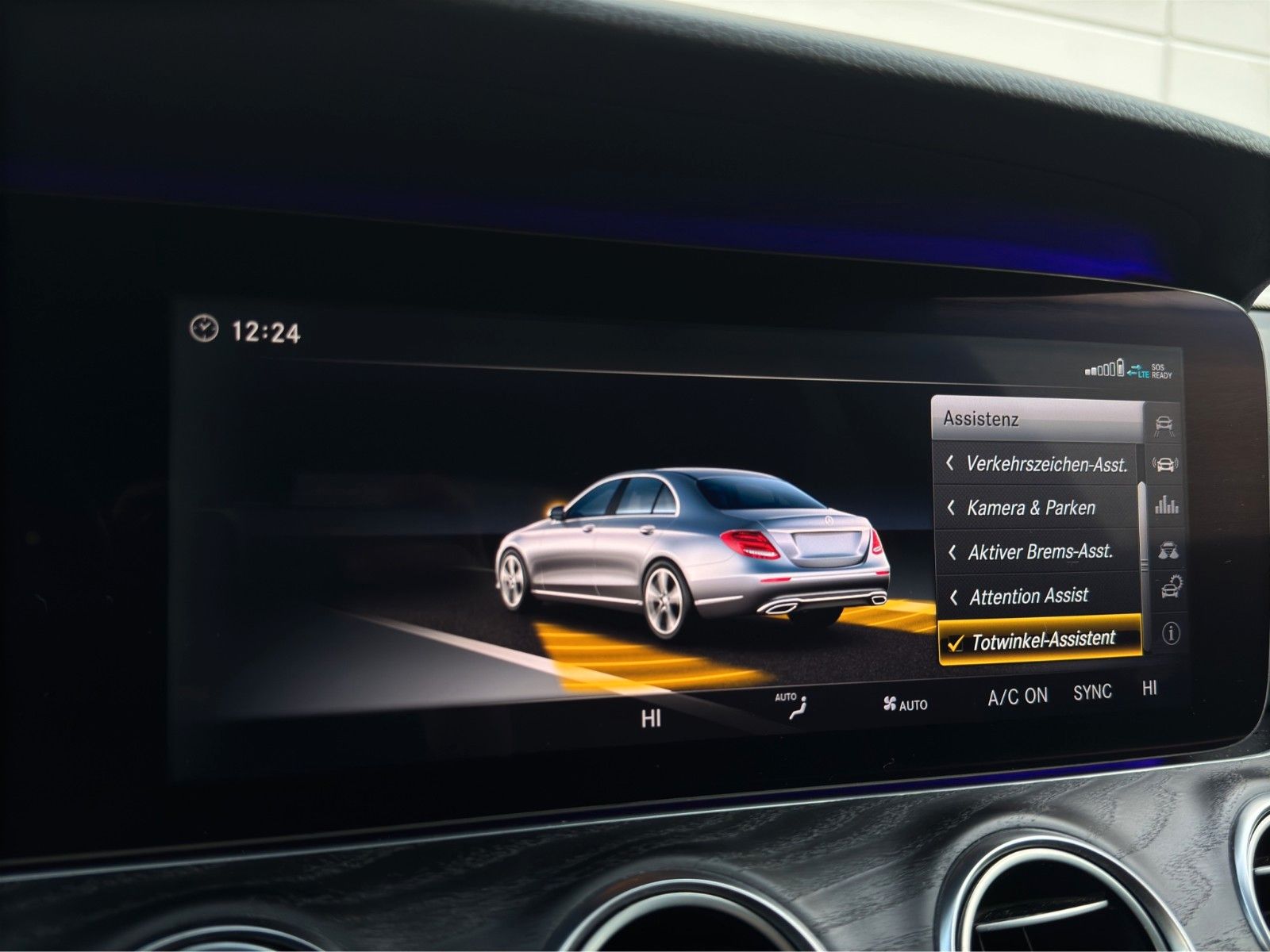 Fahrzeugabbildung Mercedes-Benz E 220d Lim. Pano/Widescreen/Kamera/MBeam