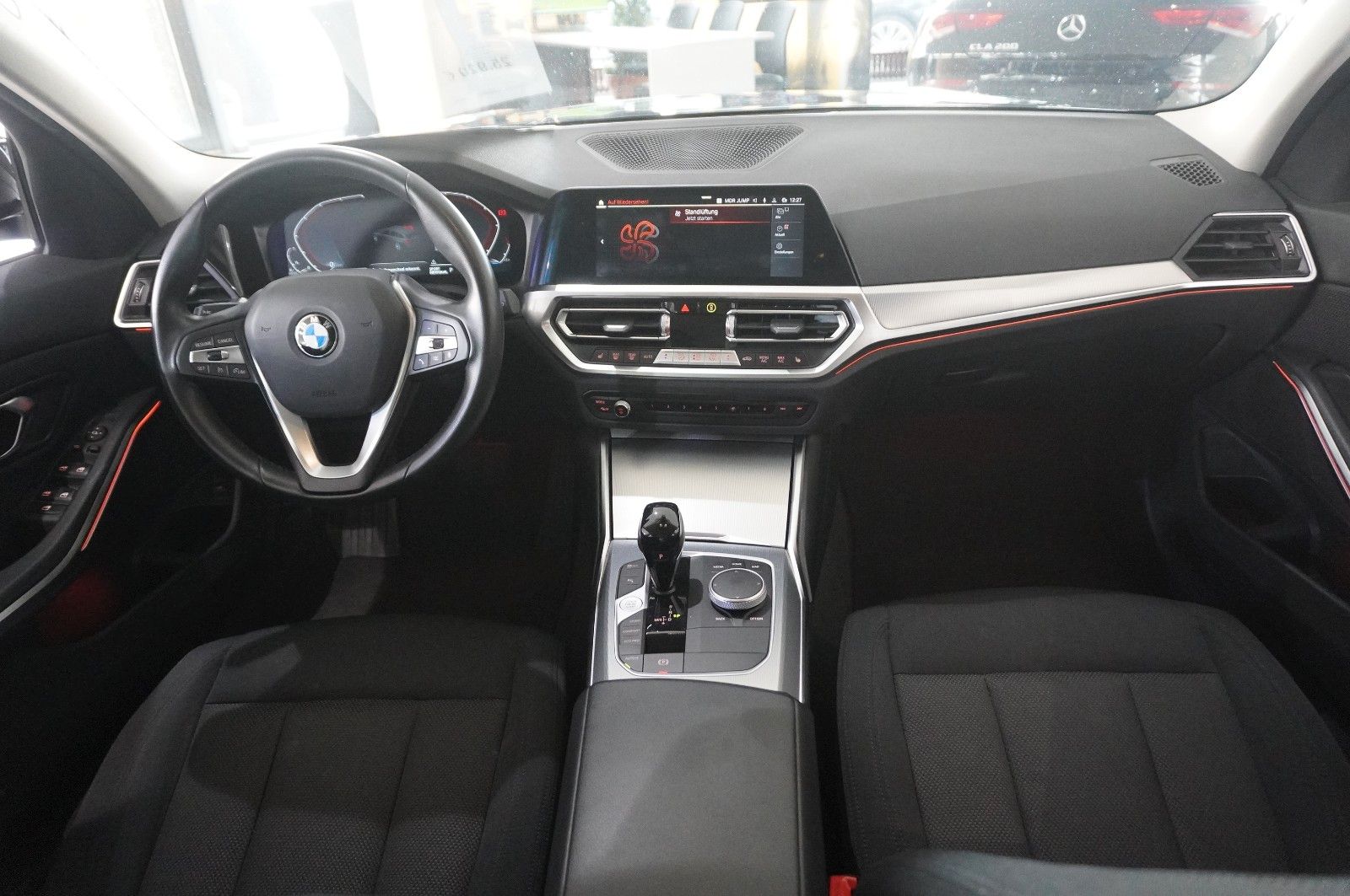 Fahrzeugabbildung BMW 330D TOURING X-DRIVE NAVI/LED/KAMERA/VIRT./SPORT