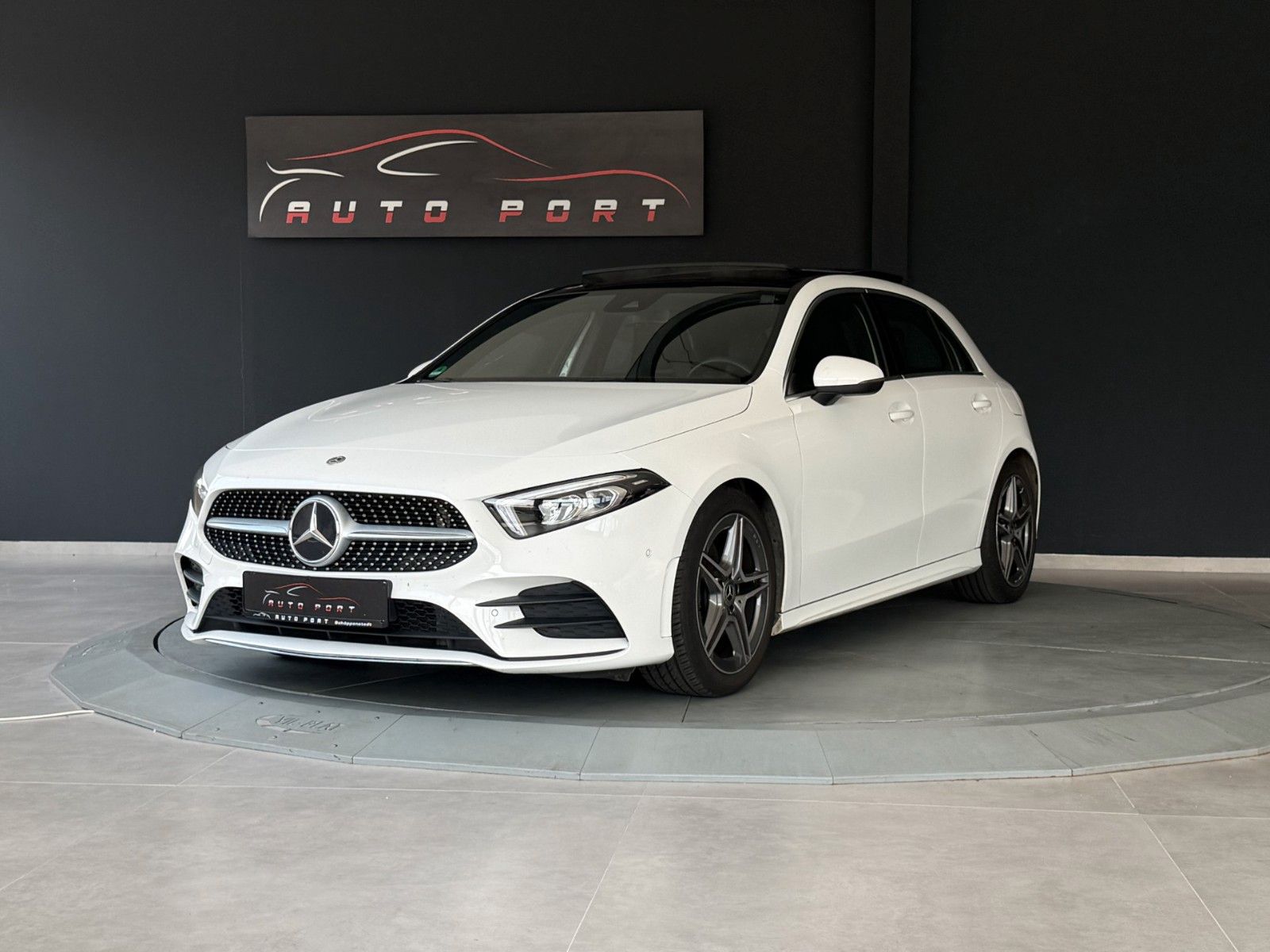MERCEDES-BENZ A 220 AMG LINE *WIDESCREEN*PANO*SHZG*TEMP*