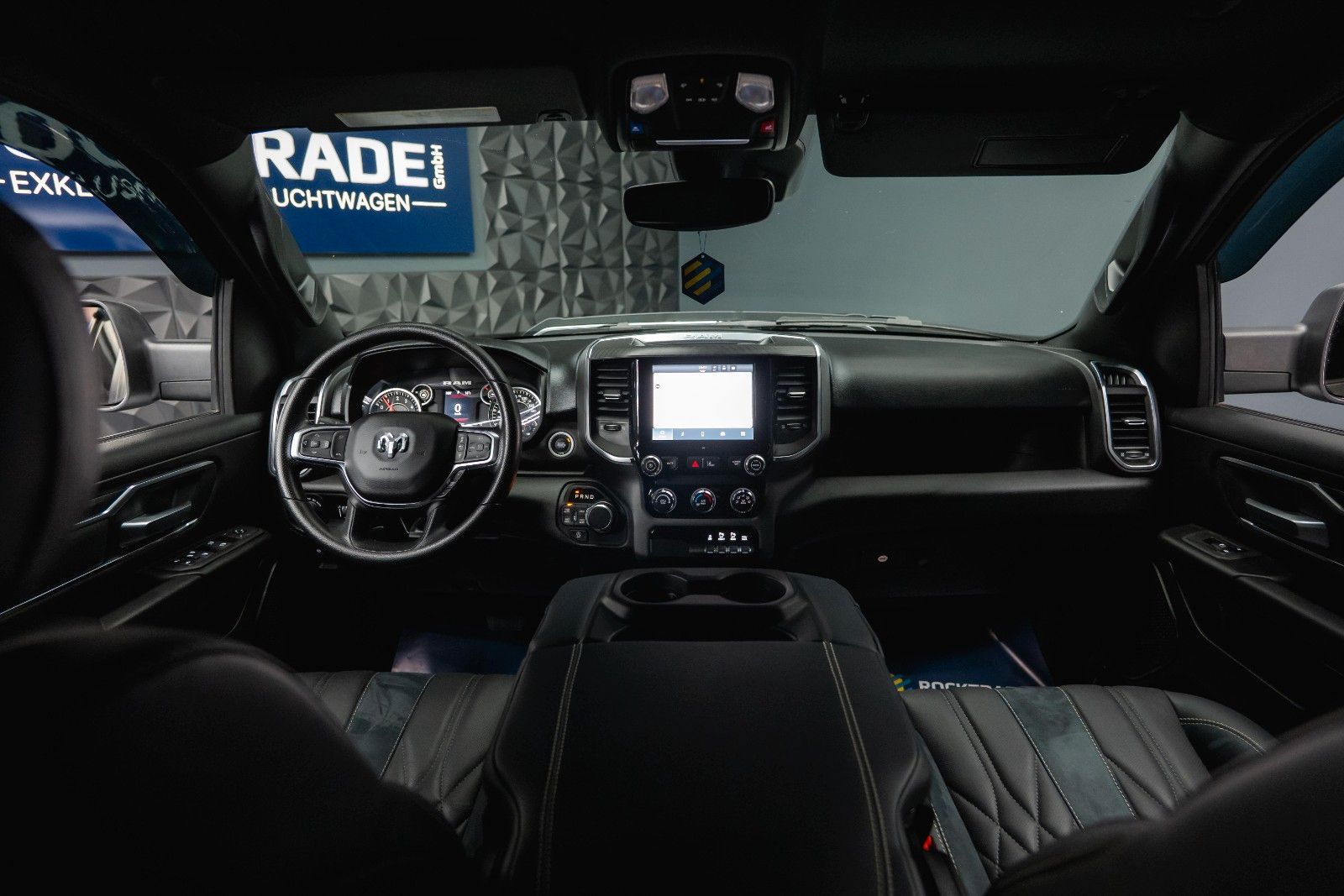 Fahrzeugabbildung Dodge RAM 3.6 V6 MY 25 Offroad Night-Paket ACC LED 19%