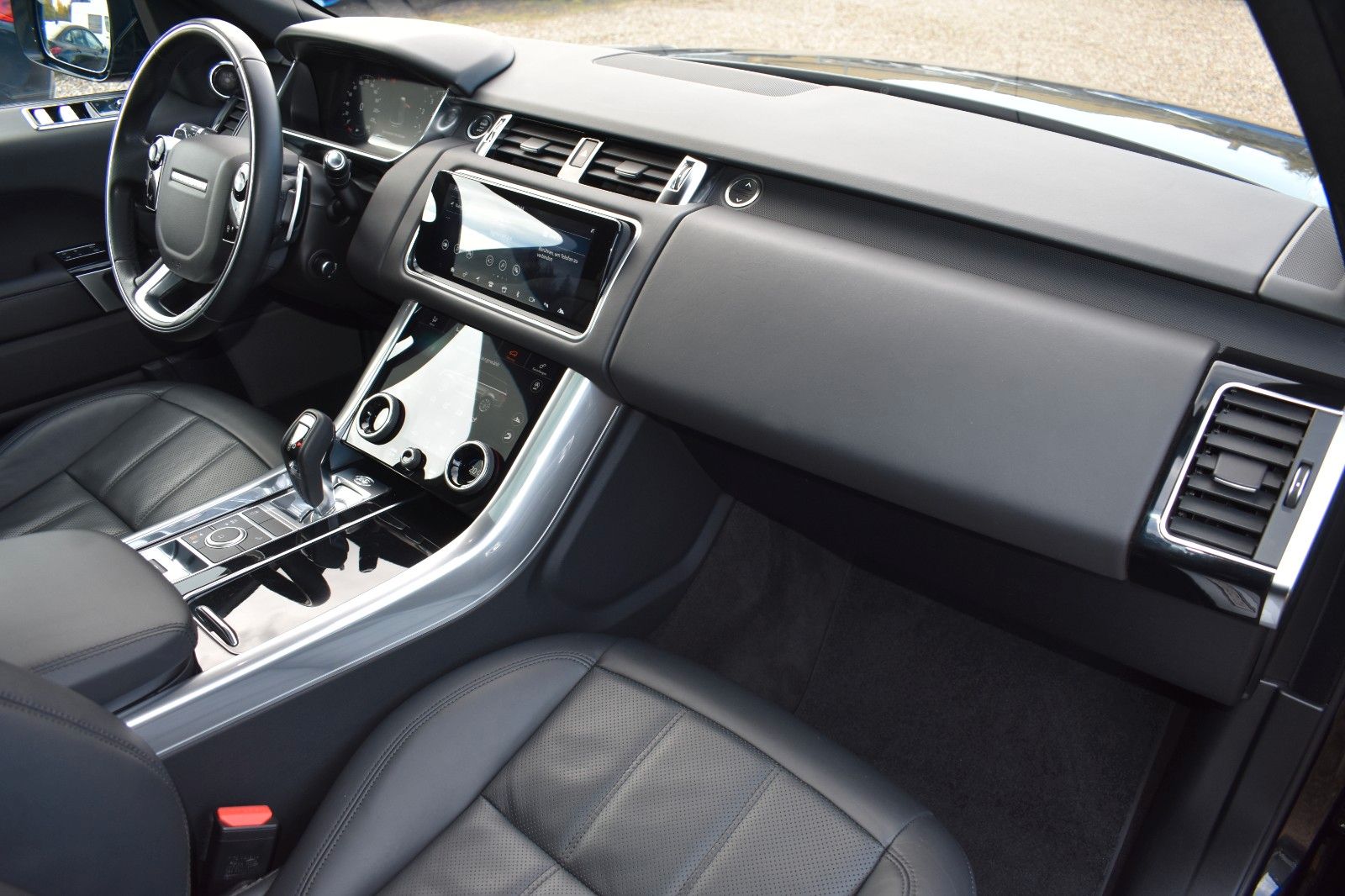 Fahrzeugabbildung Land Rover Range Rover Sport HSE P400 Dynamic Stealt Black