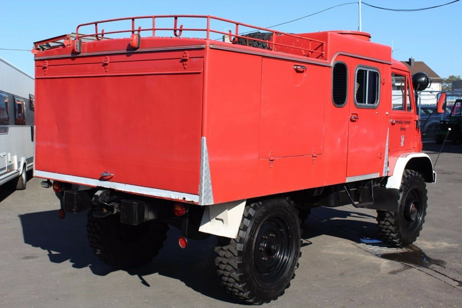 Fahrzeugabbildung Unimog Tanklöschfahrzeug TLF8/8 S/404 .1 H-ZULASSUNG