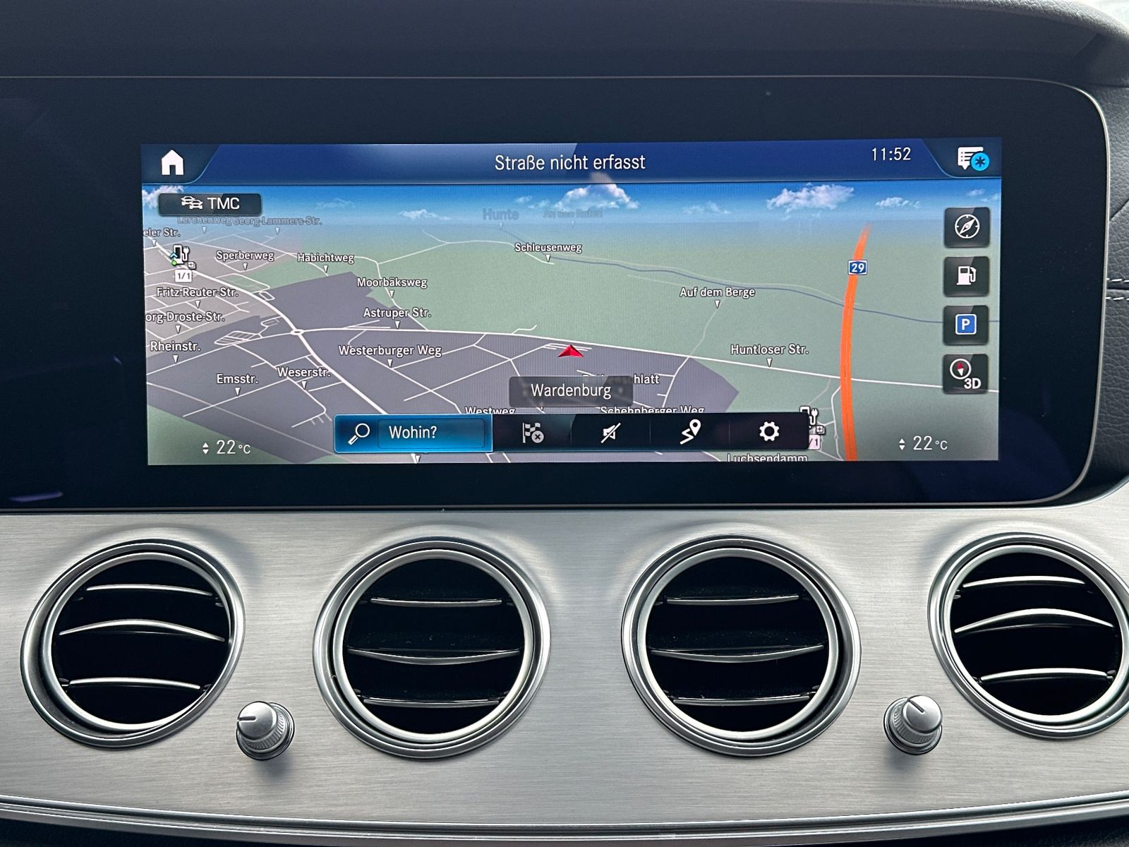 Fahrzeugabbildung Mercedes-Benz E 300de T AMG Line NAV+LED+ACC+KAMERA+HUD+AHK+PP