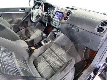 Volkswagen Tiguan - 12