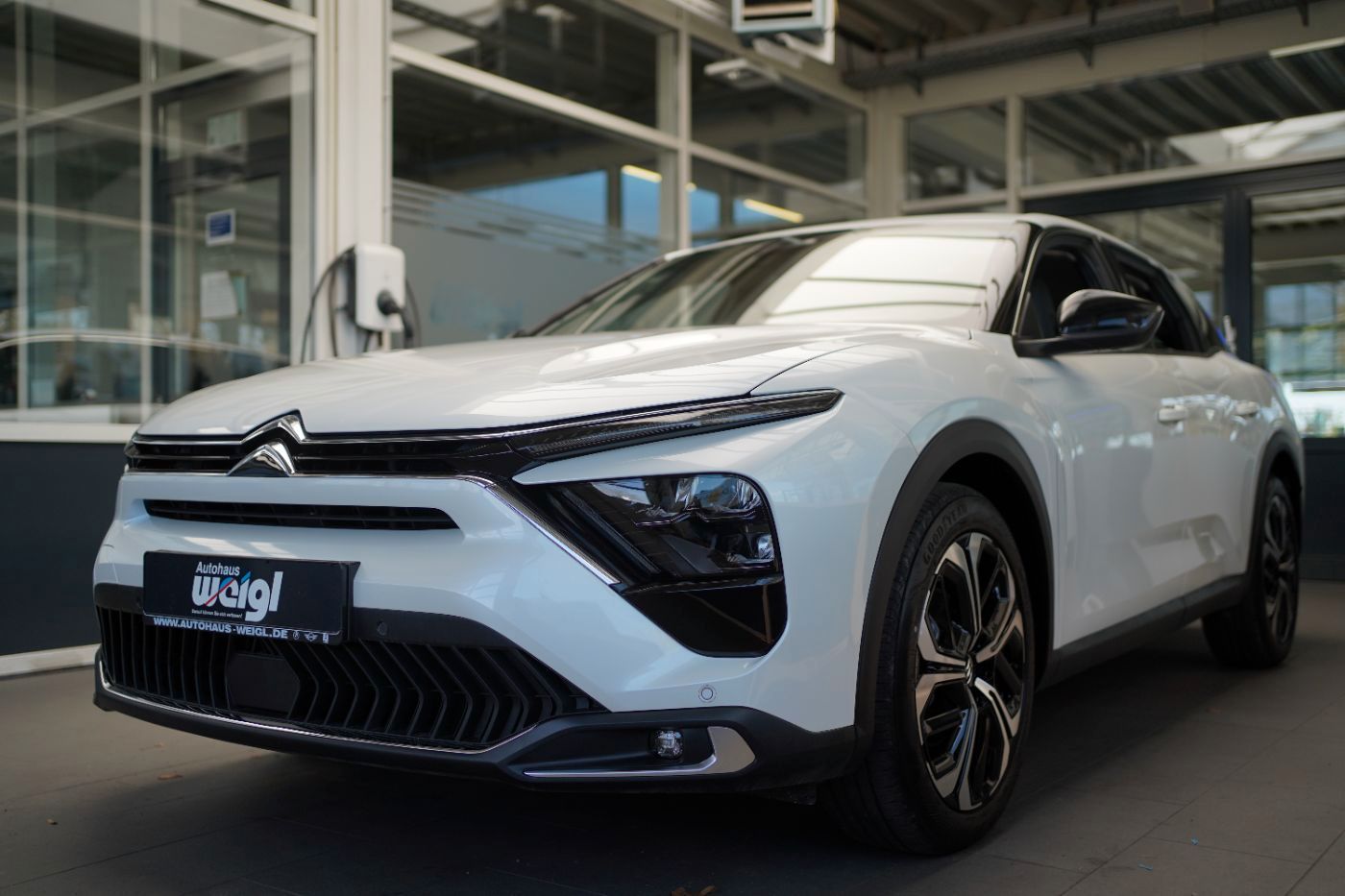 Fahrzeugabbildung Citroën C5 X Hybrid 145 DCS6 Plus Automatik Winter Paket