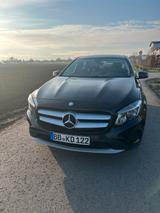 Mercedes-Benz GLA 200 d 4MATIC DCT - - Mercedes-Benz GLA 200: 4matic