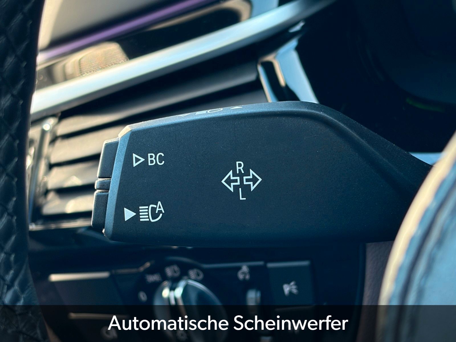 Fahrzeugabbildung BMW M550i xDr AHK SHD StHzg Nappa SBL H&K HuD DrProf