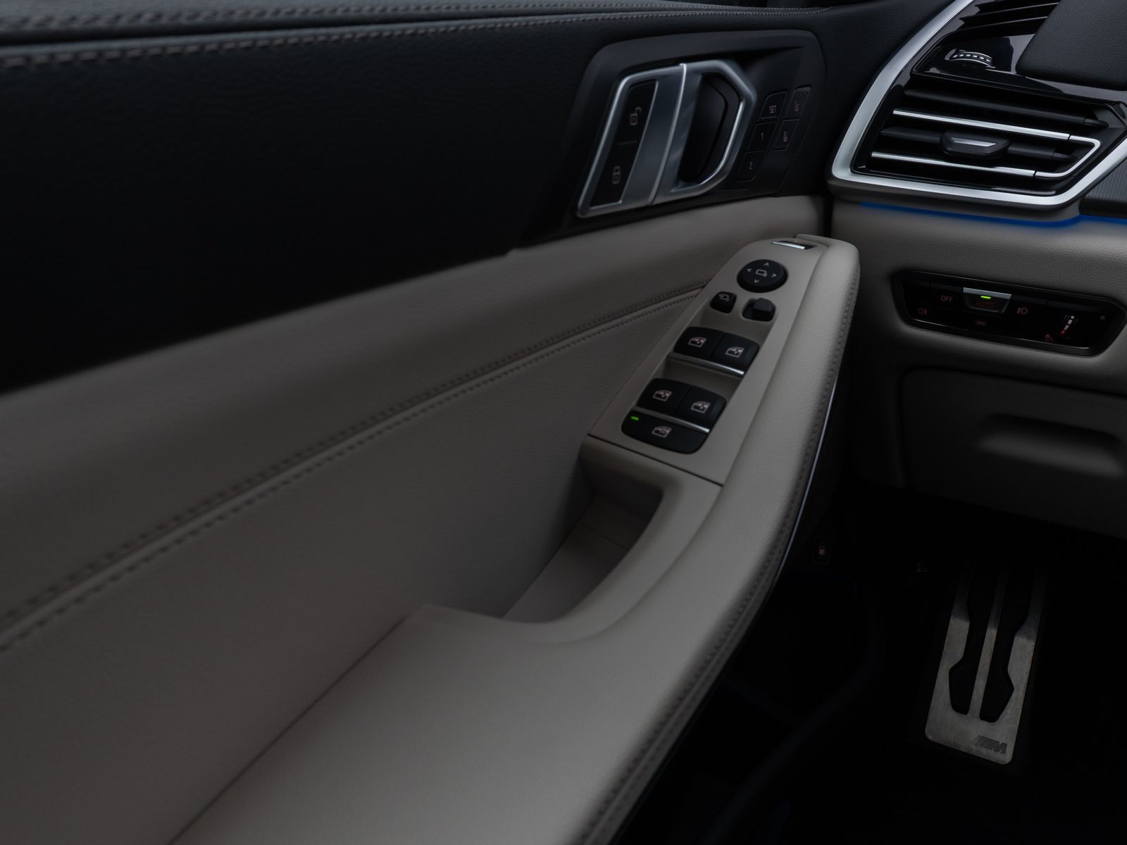 Fahrzeugabbildung BMW X5 xD45e M Sport 360°Panorama Laser HUD DAB H/K