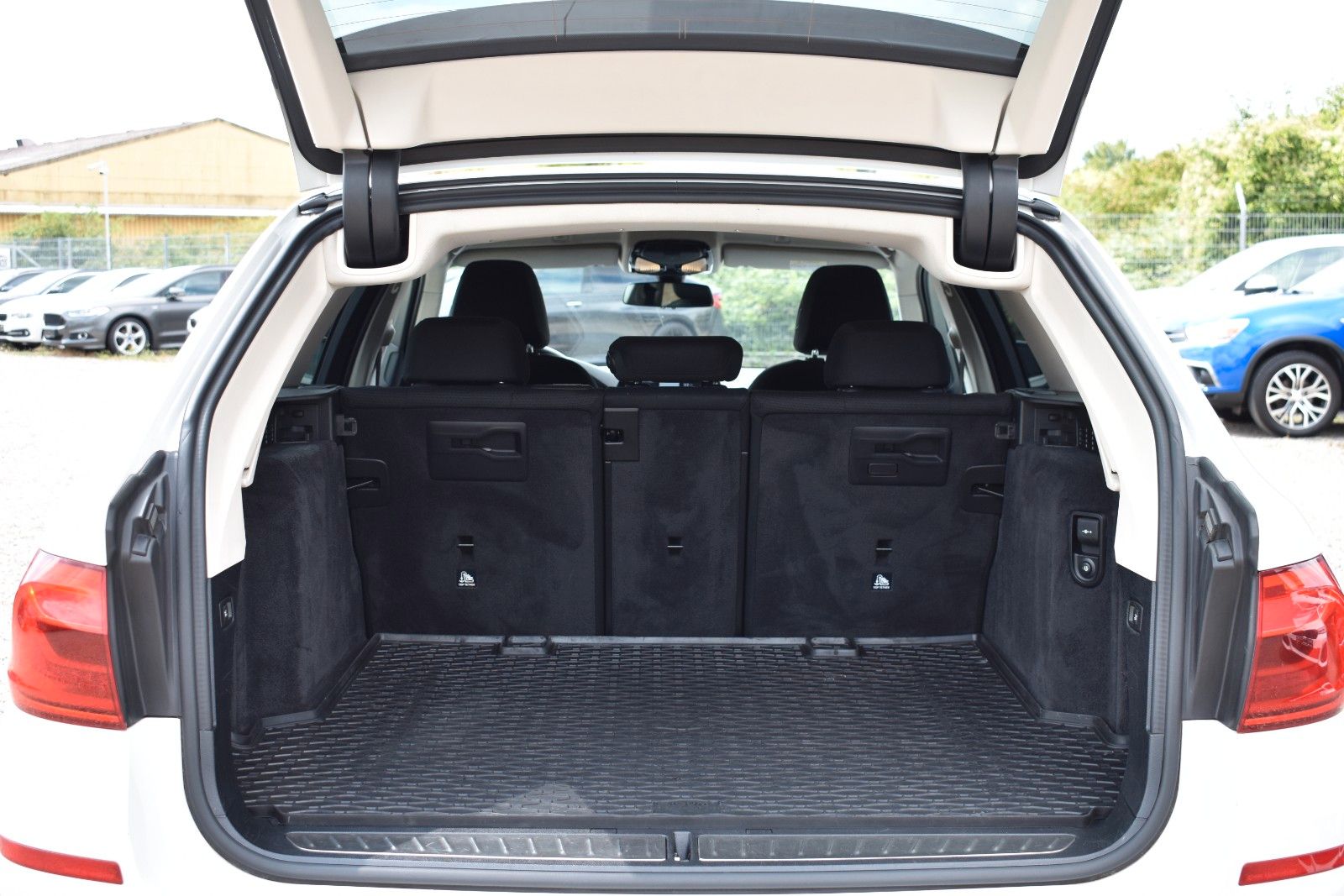 Fahrzeugabbildung BMW BMW 520d Touring Head Up/Anhänger/Driving Assist