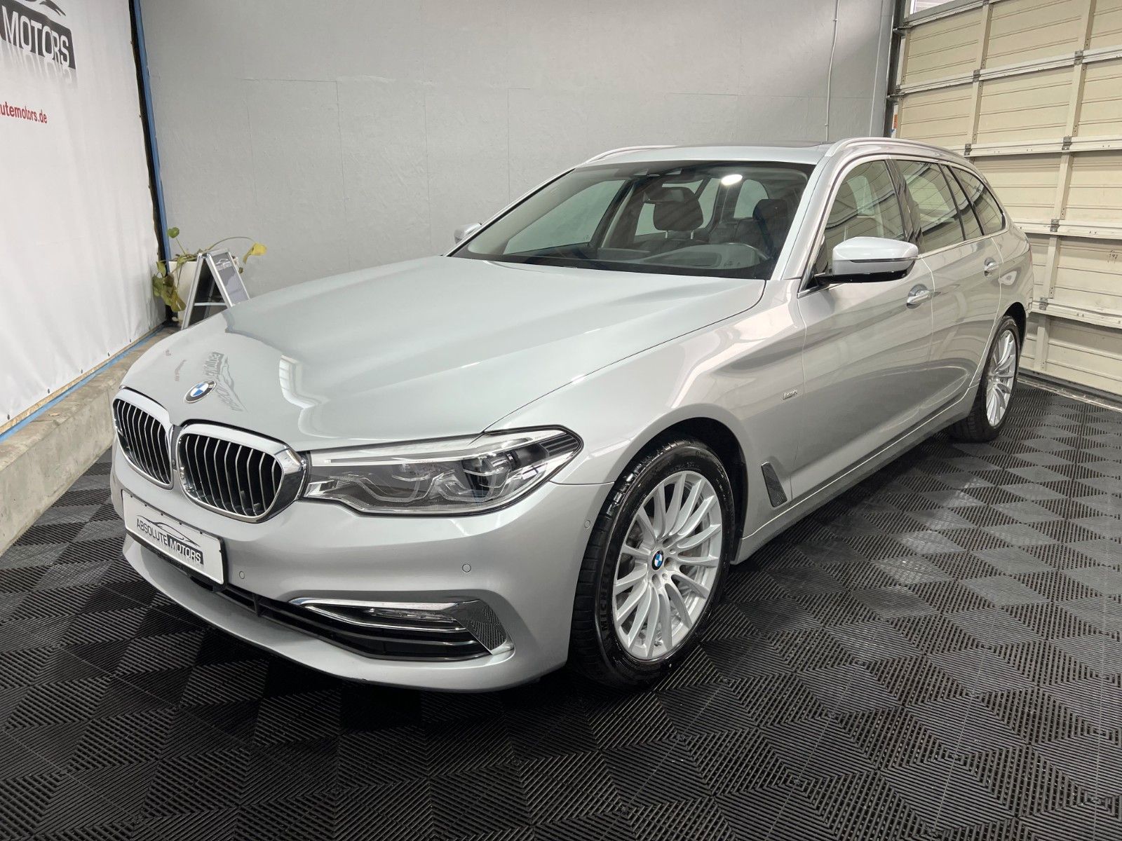 Gebrauchtwagen BMW 530d 530d Touring Luxury Line *Standhzg *HUD *LED-SW in Nürnberg