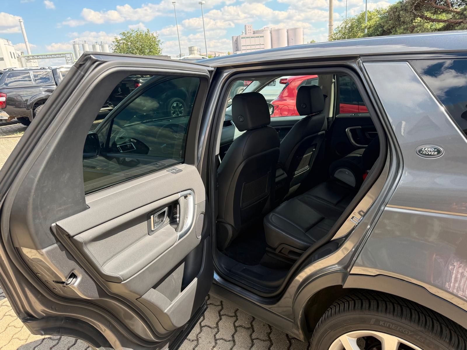 Fahrzeugabbildung Land Rover Discovery Sport 1.Hand / Leder / Allrad / Autom.