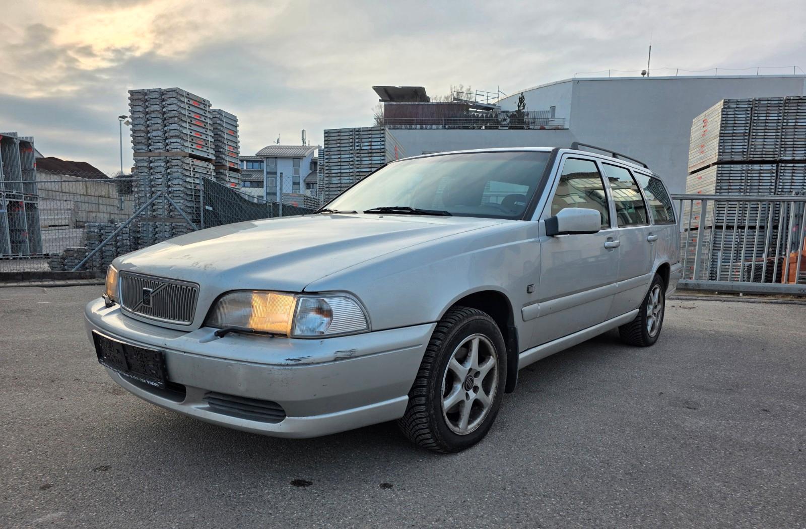 Volvo V70 2.5-10V Celebration