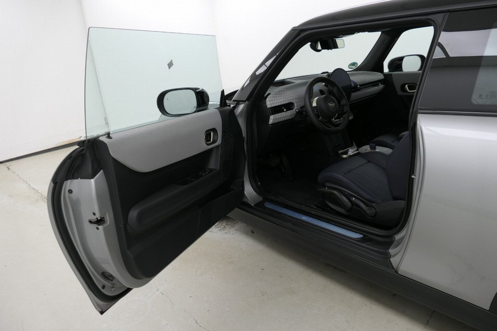 Fahrzeugabbildung MINI COOPER Mini 3-trg. Favoured Trim HeadUp Leder