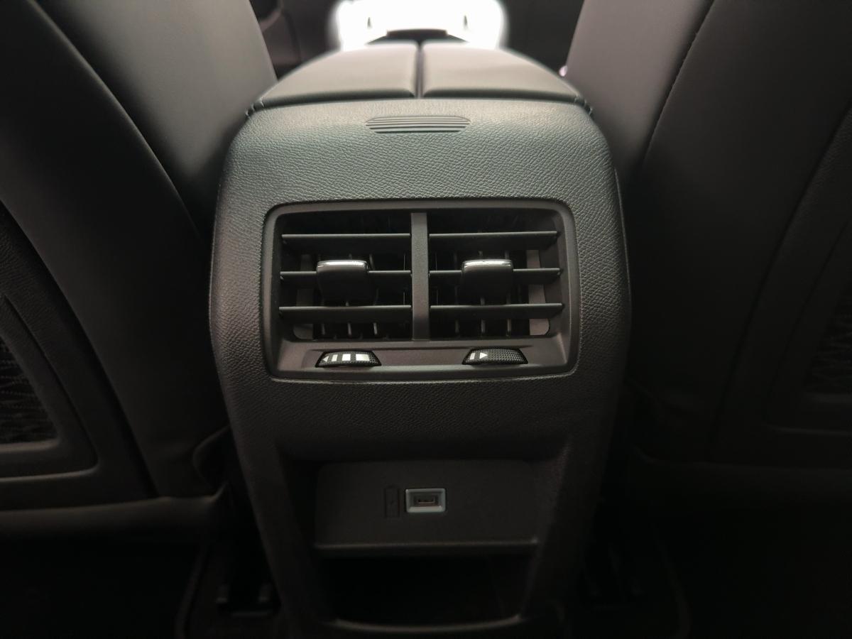 DS Automobiles Nº4 Étoile + Alcantara Hybrid 145