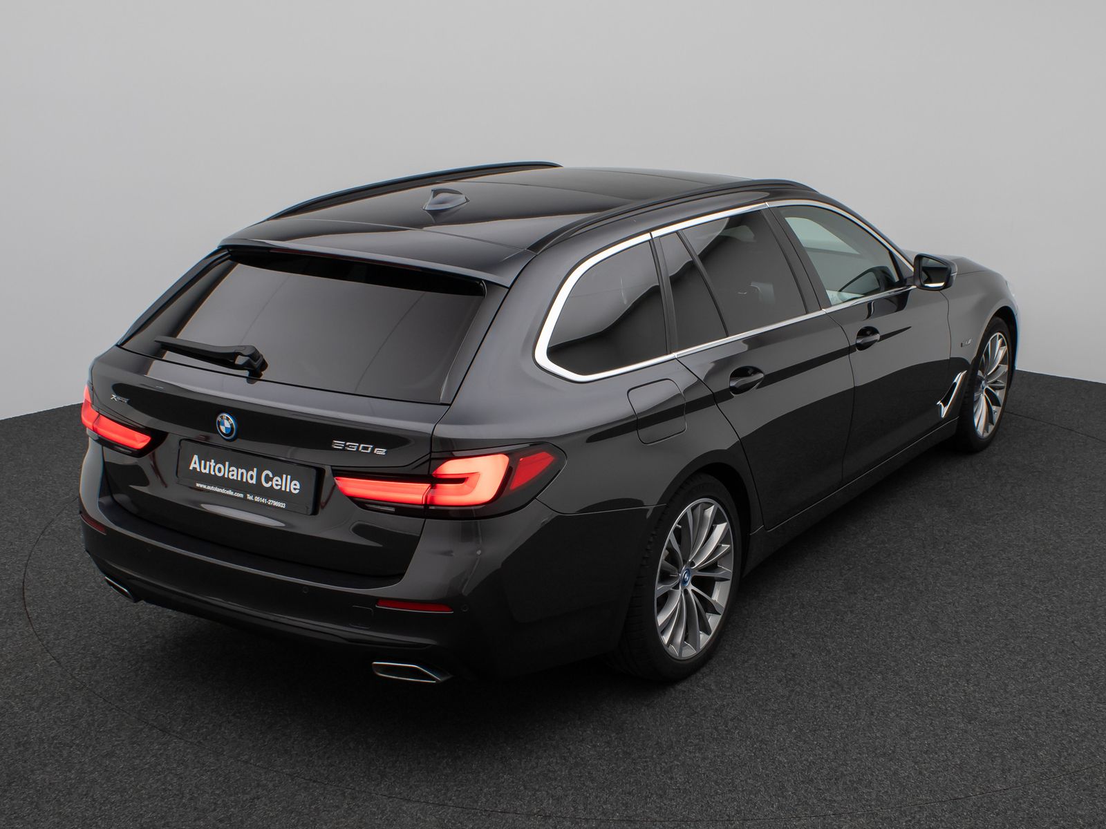 Fahrzeugabbildung BMW 530e xD Panorama DAB CockPitPro Alarm PDC 19Zoll