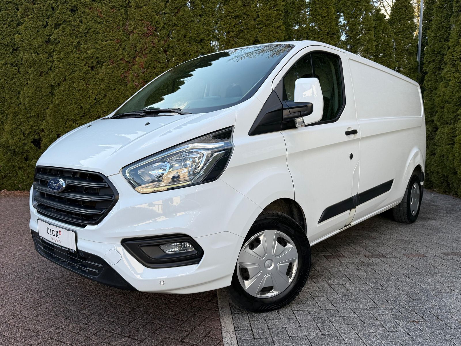Fahrzeugabbildung Ford Transit Custom 300 L2 3Si+NAVI+SHZ+KAM+DAB+SYNC3