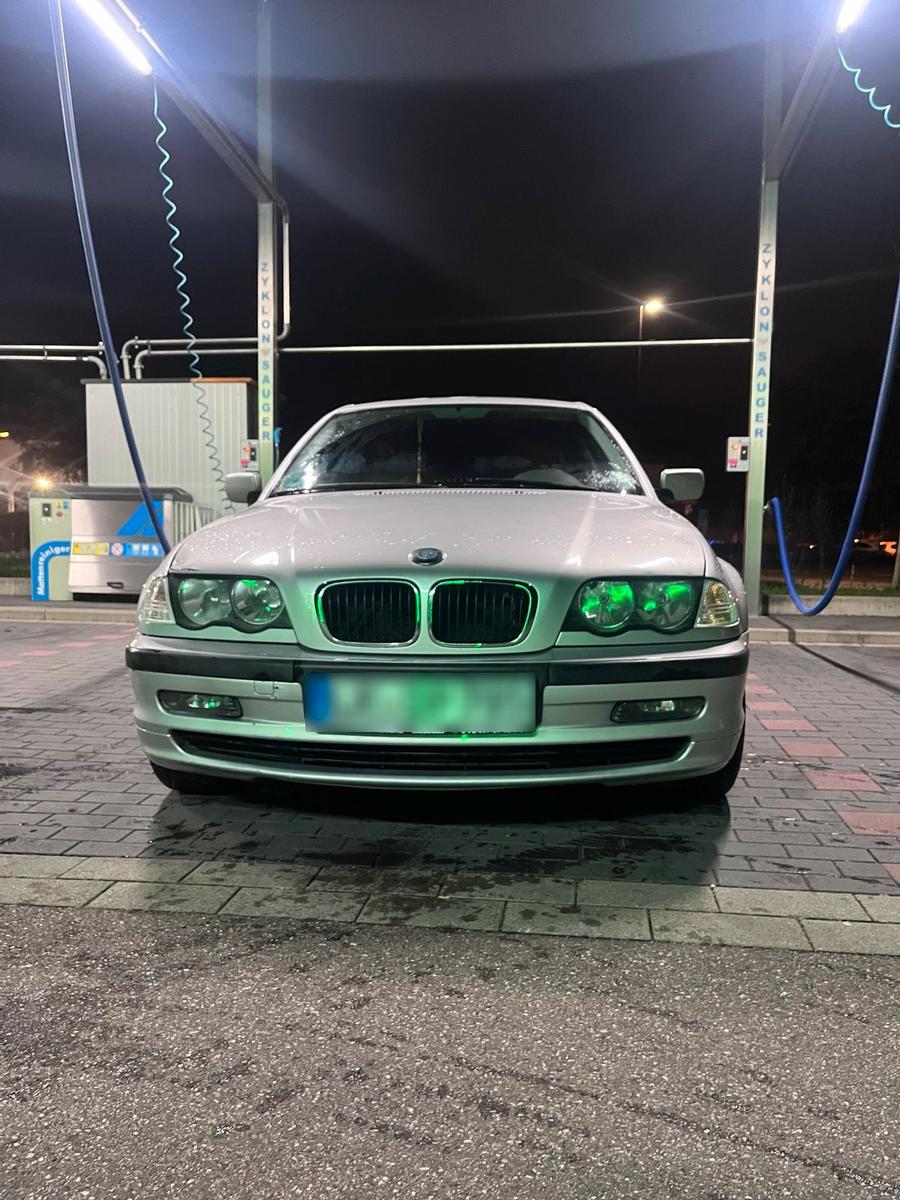 BMW 320