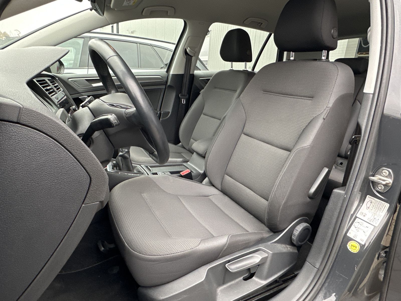 Fahrzeugabbildung Volkswagen Golf 2.0 TDI CL NAV+LED+ACC+SHZ+DYNAUDIO+TEMPO