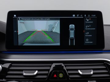 Fahrzeugabbildung BMW 520d xD M Sport Kamera DAB HiFi 4xKlima ACC Komf