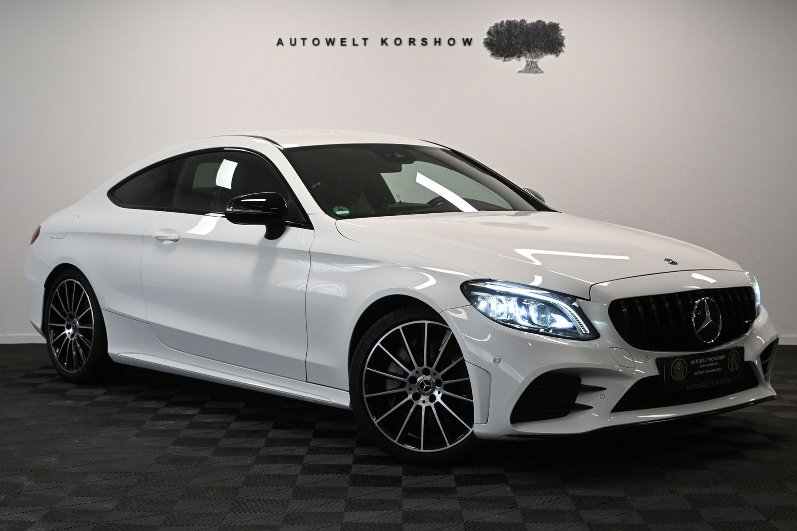 MERCEDES-BENZ C 300 AMG Line *M-BEAM *BURMESTER *RFK *VIRTUAL