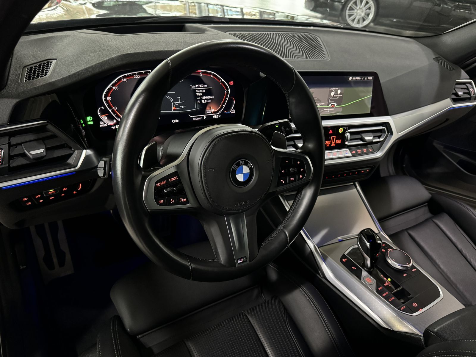 Fahrzeugabbildung BMW 320d M Sport PanoramaKamera HUD DAB HiFi Komfort