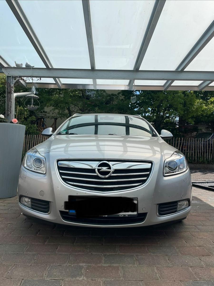 Opel Insignia 2012 — вигляд ззаду