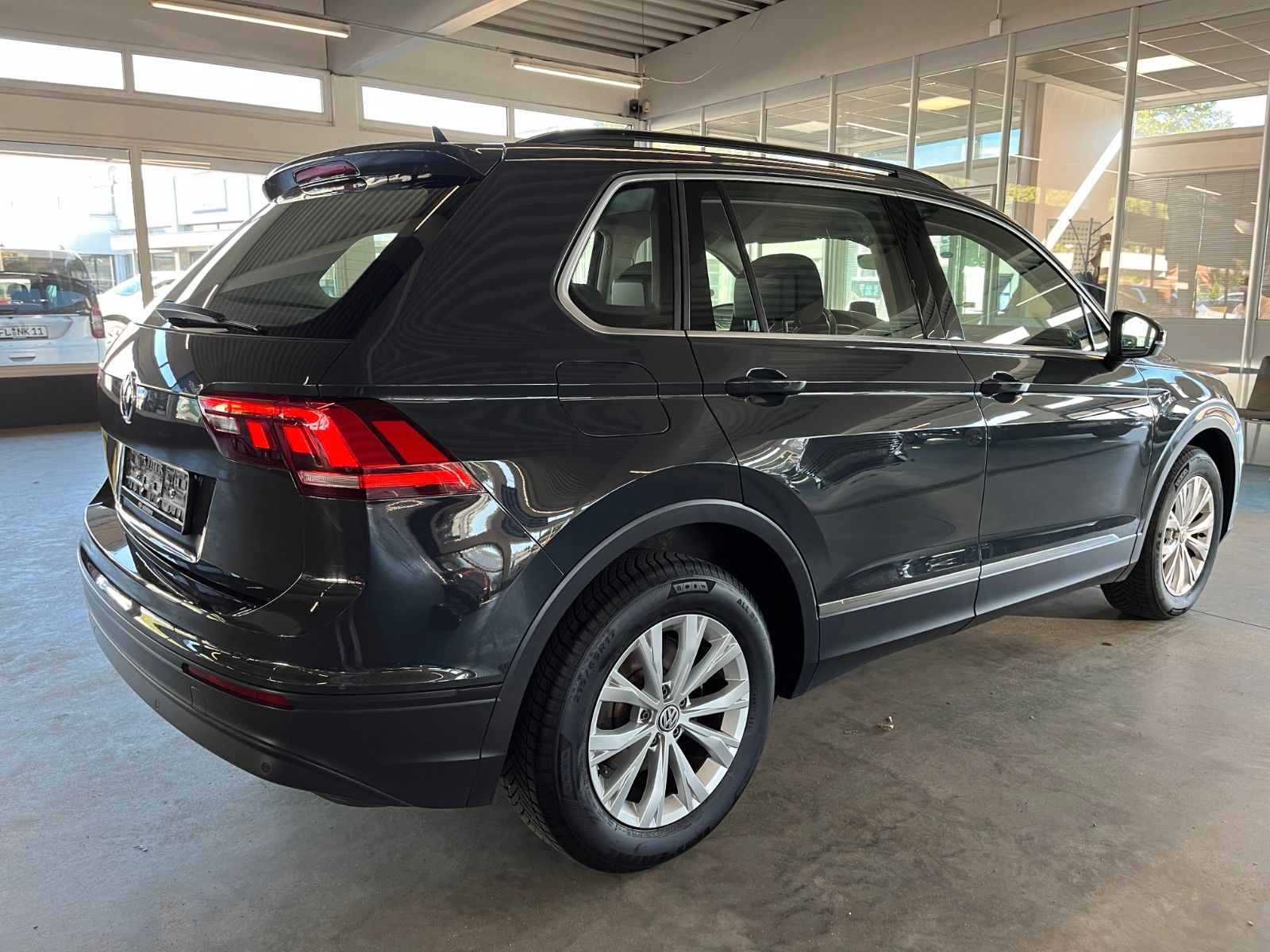 Fahrzeugabbildung Volkswagen Tiguan 2.0 TDi Comfortline NAVI LED WinterPaket