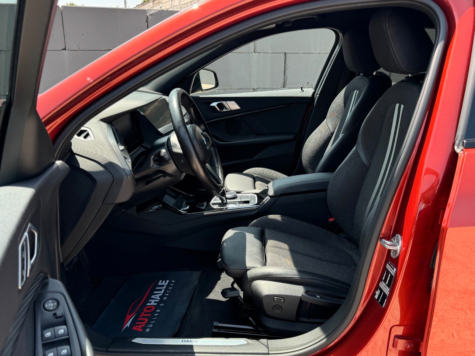 Fahrzeugabbildung BMW 118i Steptr Sport Line LCProf Shadow PDC SHZ