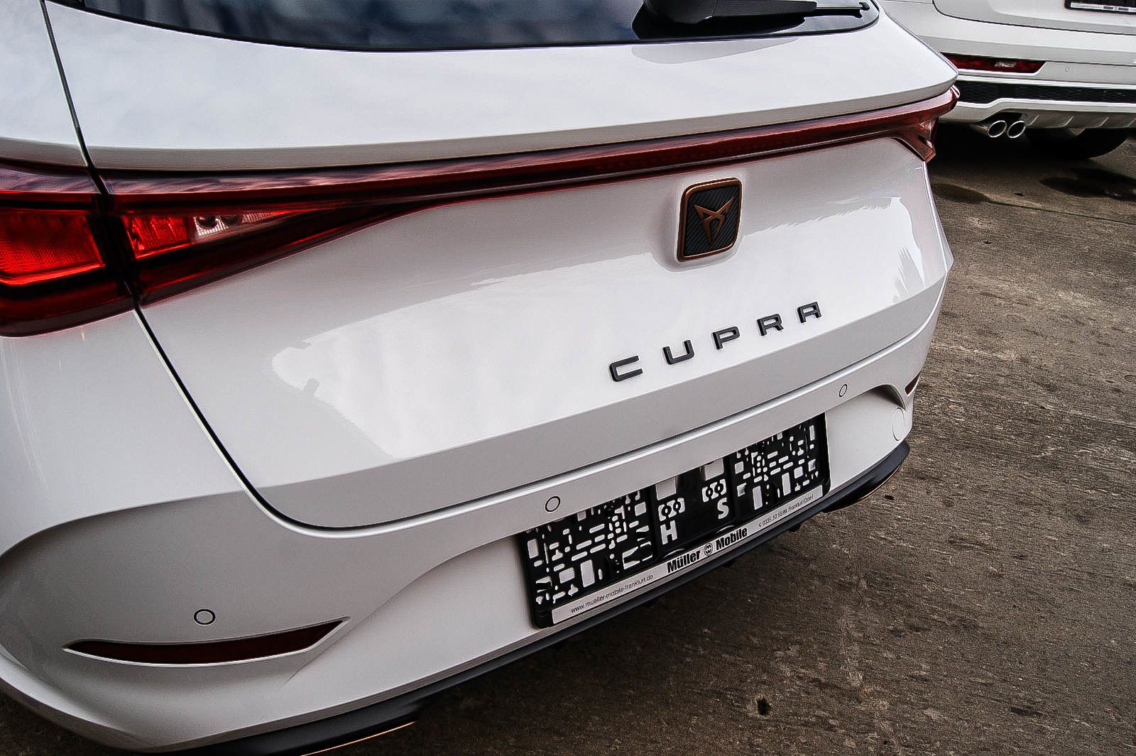 Fahrzeugabbildung CUPRA Leon Sportstourer e-HYBRID VIRTUAL ACC XL 1HAND