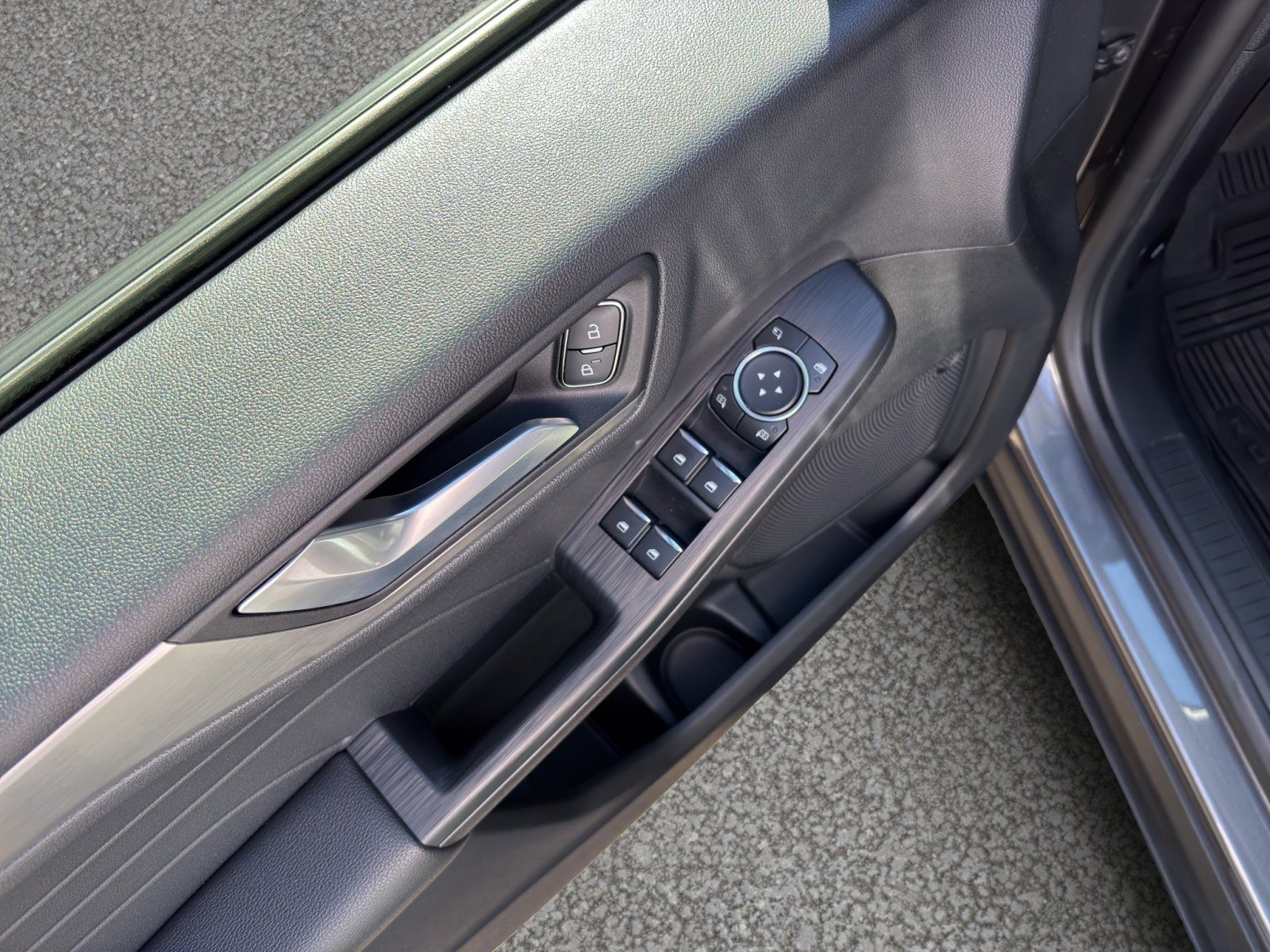 Fahrzeugabbildung Ford Kuga 2.5 PHEV Plug-In Hybrid Titanium X