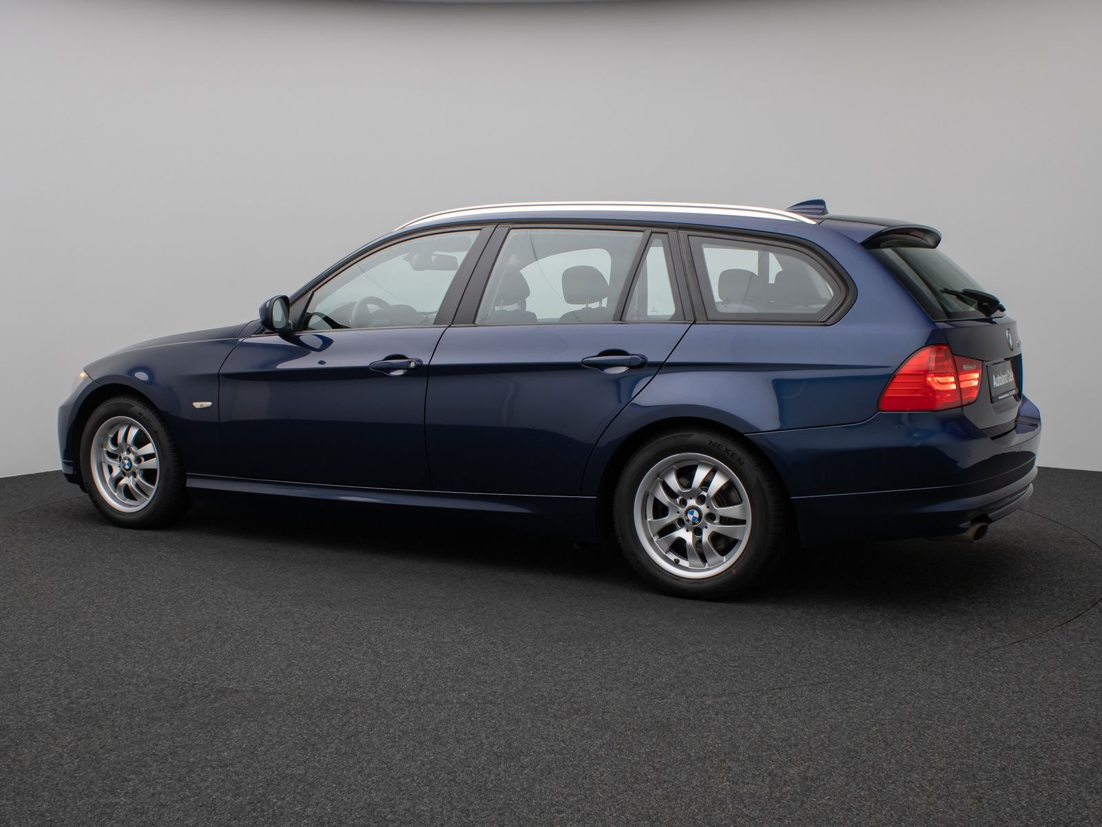 Fahrzeugabbildung BMW 320d PDC Navi Xenon Fernlichtassist Komfort AHK