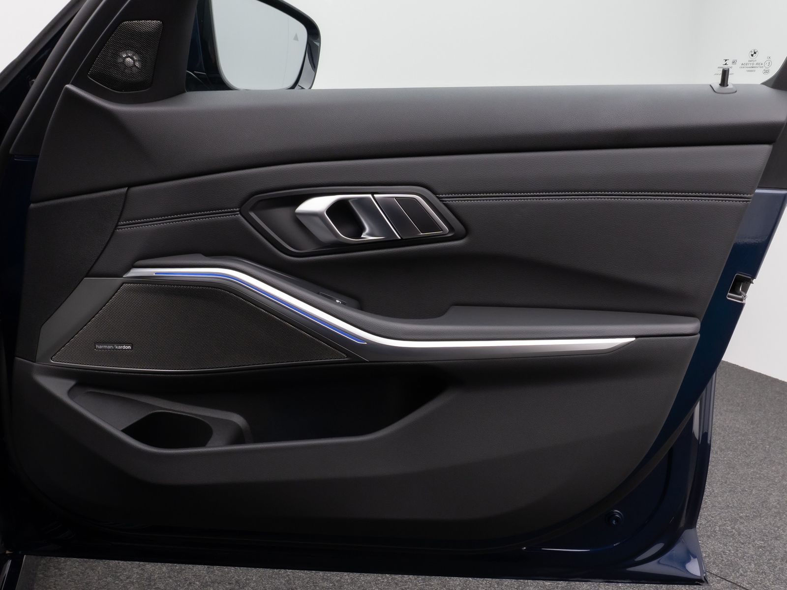 Fahrzeugabbildung BMW 330d xD Sport Line Pano Kamera Laser HUD DAB H/K