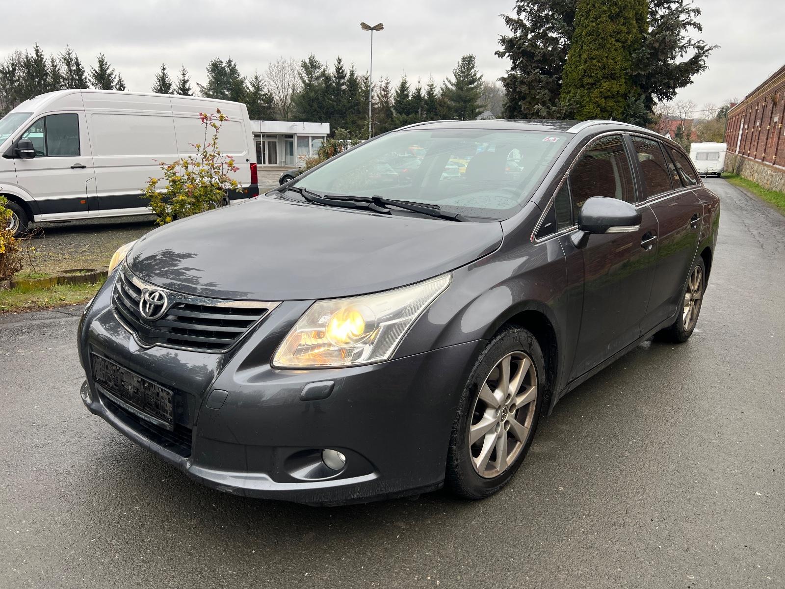 Toyota Avensis Kombi Sol*STANDHEIZUNG*RFK