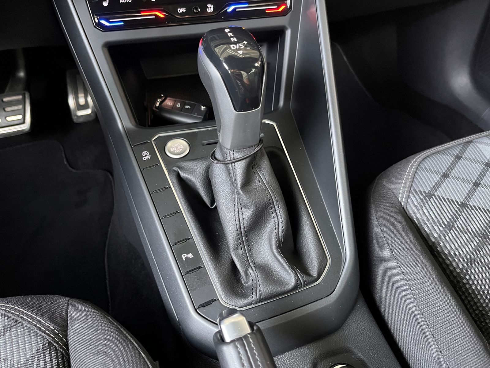 Fahrzeugabbildung Volkswagen Taigo R-Line 1.5 DSG KLIMA AHK LED NAV SHZ