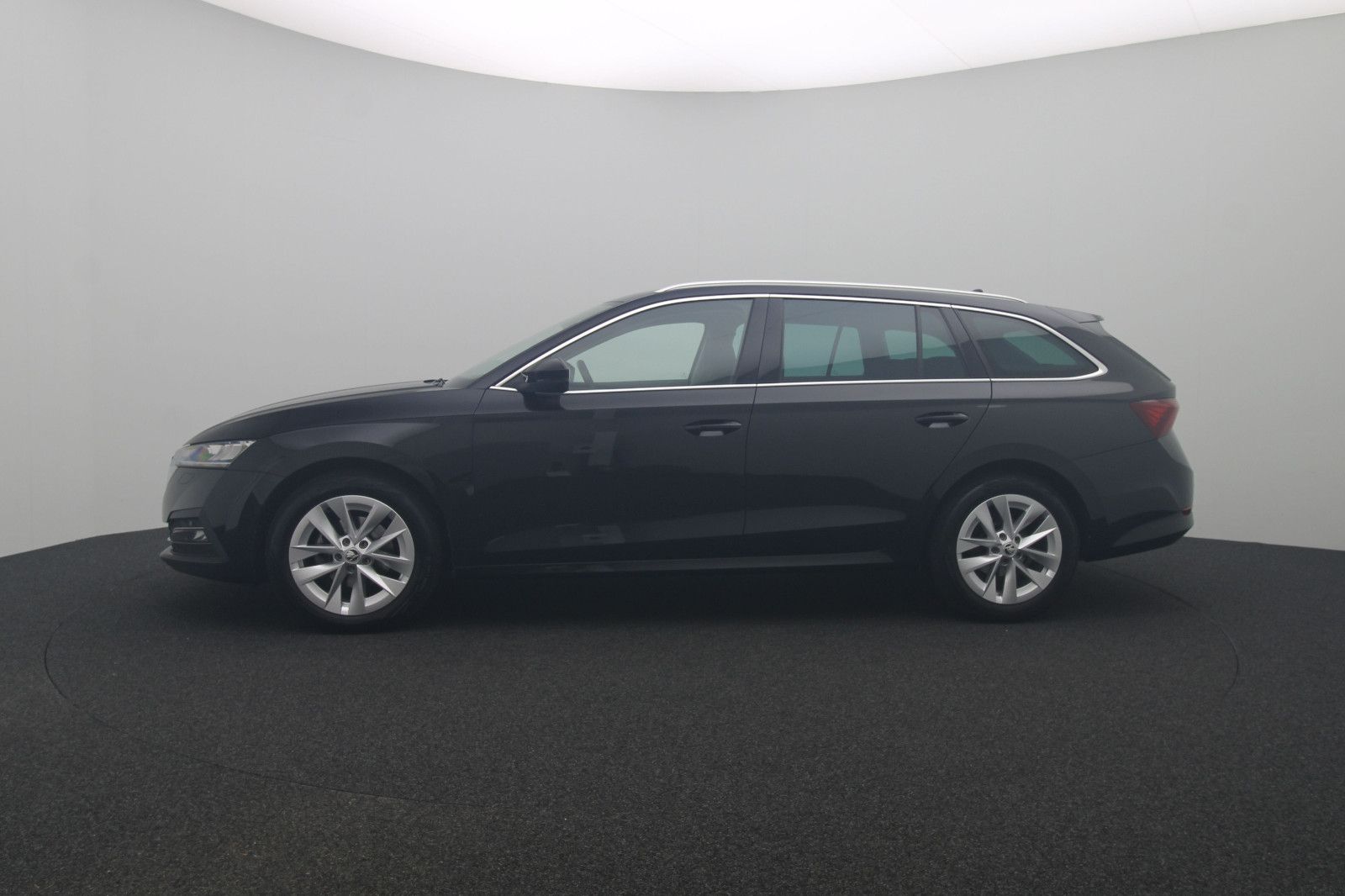 Fahrzeugabbildung SKODA Octavia Combi First Edition DSG LED ACC  Kamera