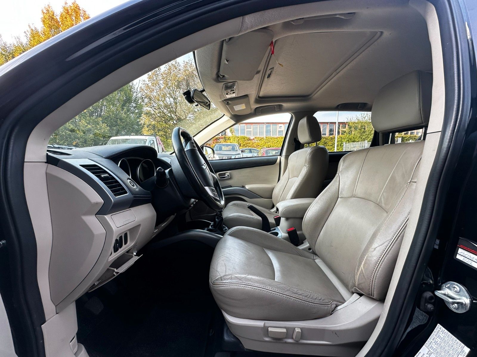 Fahrzeugabbildung Mitsubishi Outlander Instyle 4WD,Allrad,Leder, Automatik,
