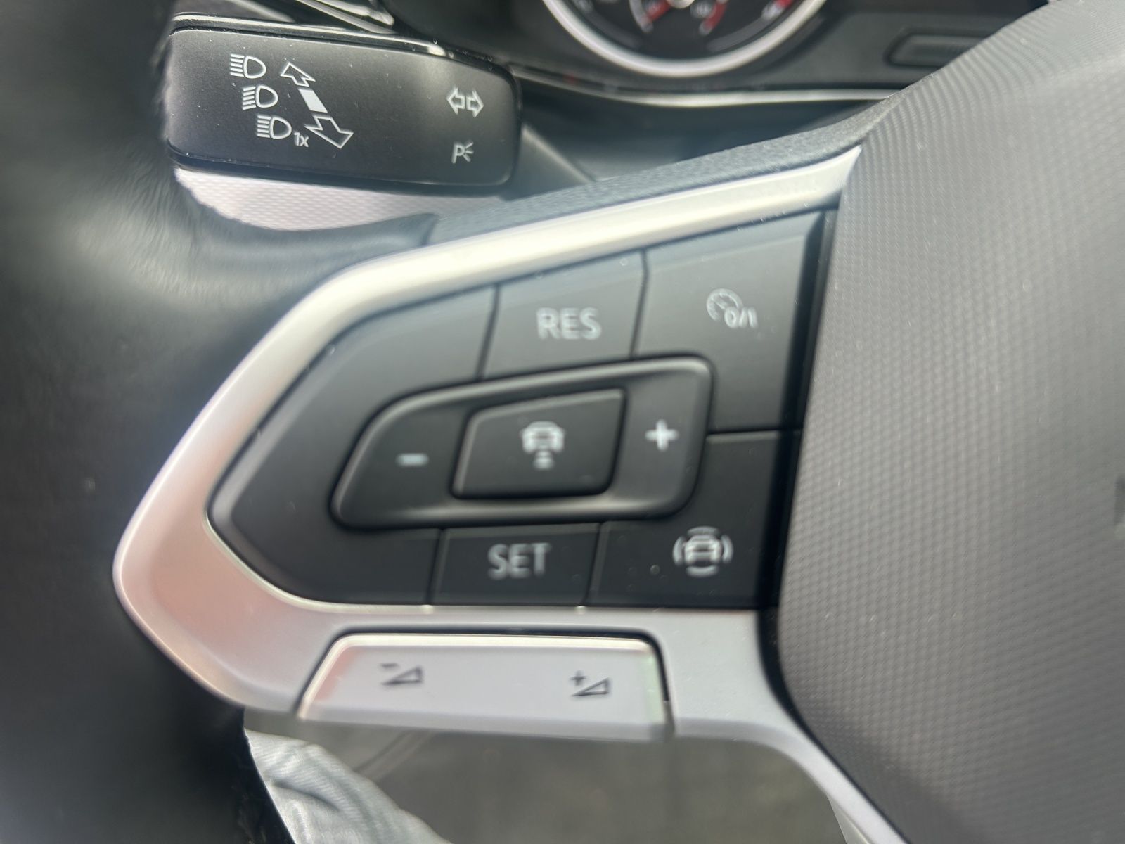 Fahrzeugabbildung Volkswagen T6 Multivan T6.1 TDI Gen Six NAVI AHK LED STANDH