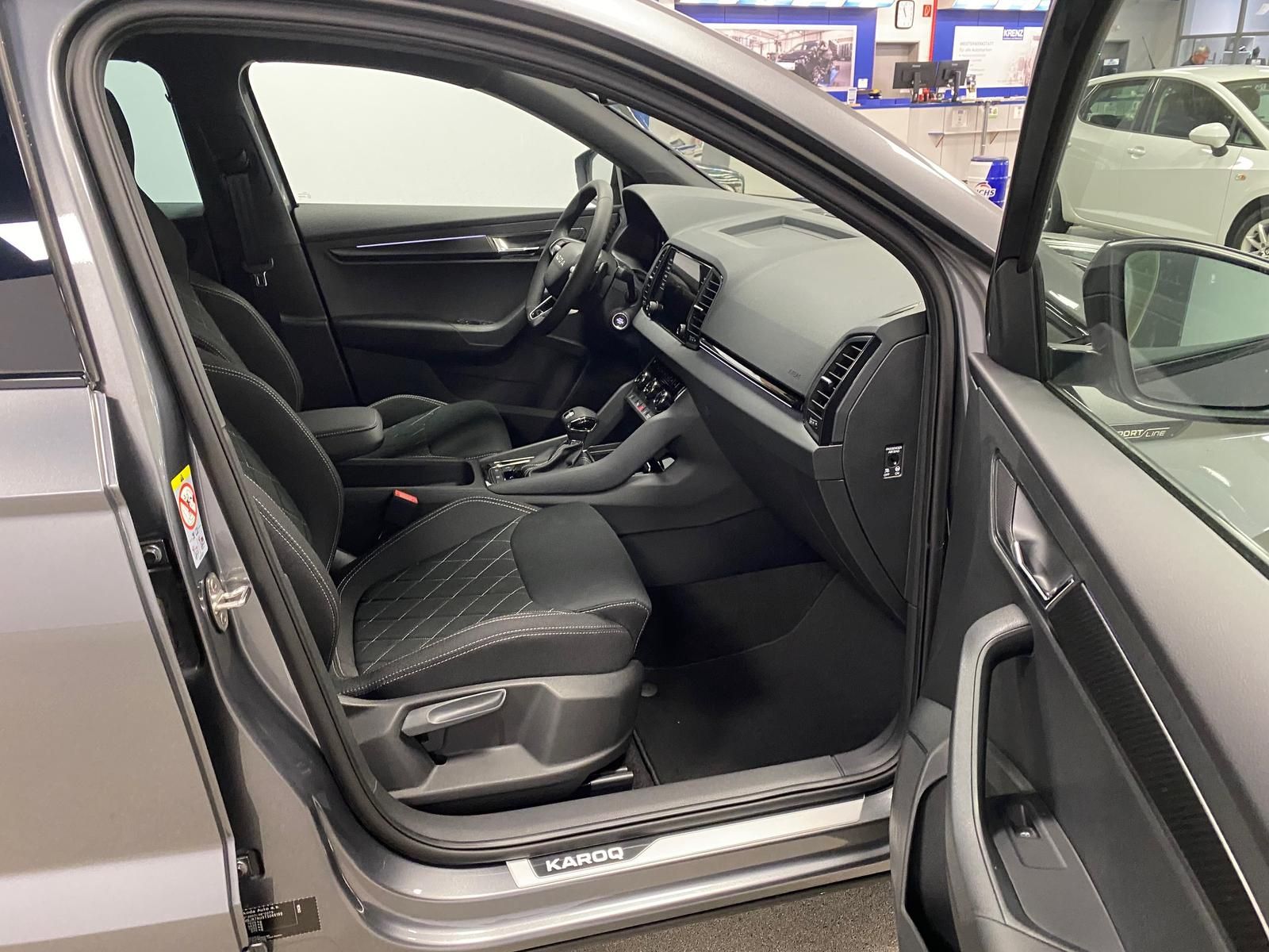 Fahrzeugabbildung SKODA Karoq 1.5 TSI SPORTLINE+MATRIX+ACC+AHK+APP+RFK++
