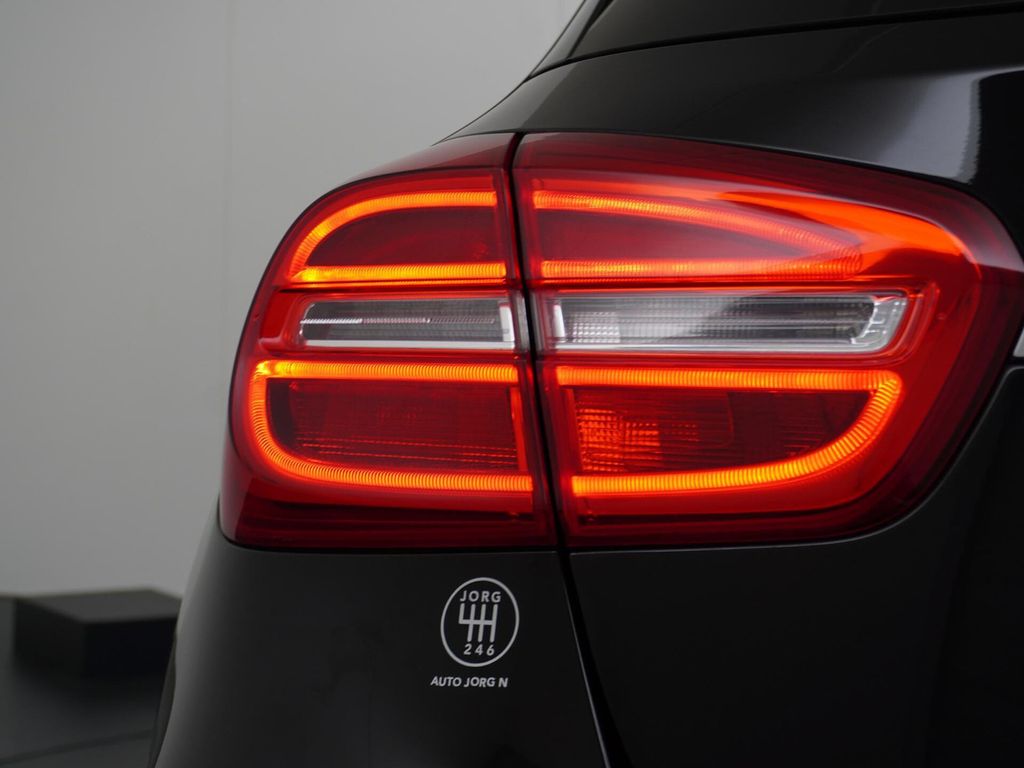 Mercedes-Benz GLA 180 AMG Night Edition Plus AMG Styling autom