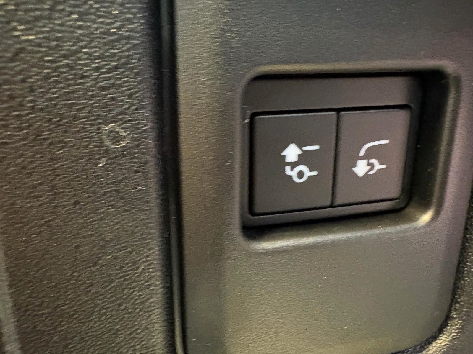 Fahrzeugabbildung Land Rover Defender 110 Hybrid X-Dynamic SE/P 300 E