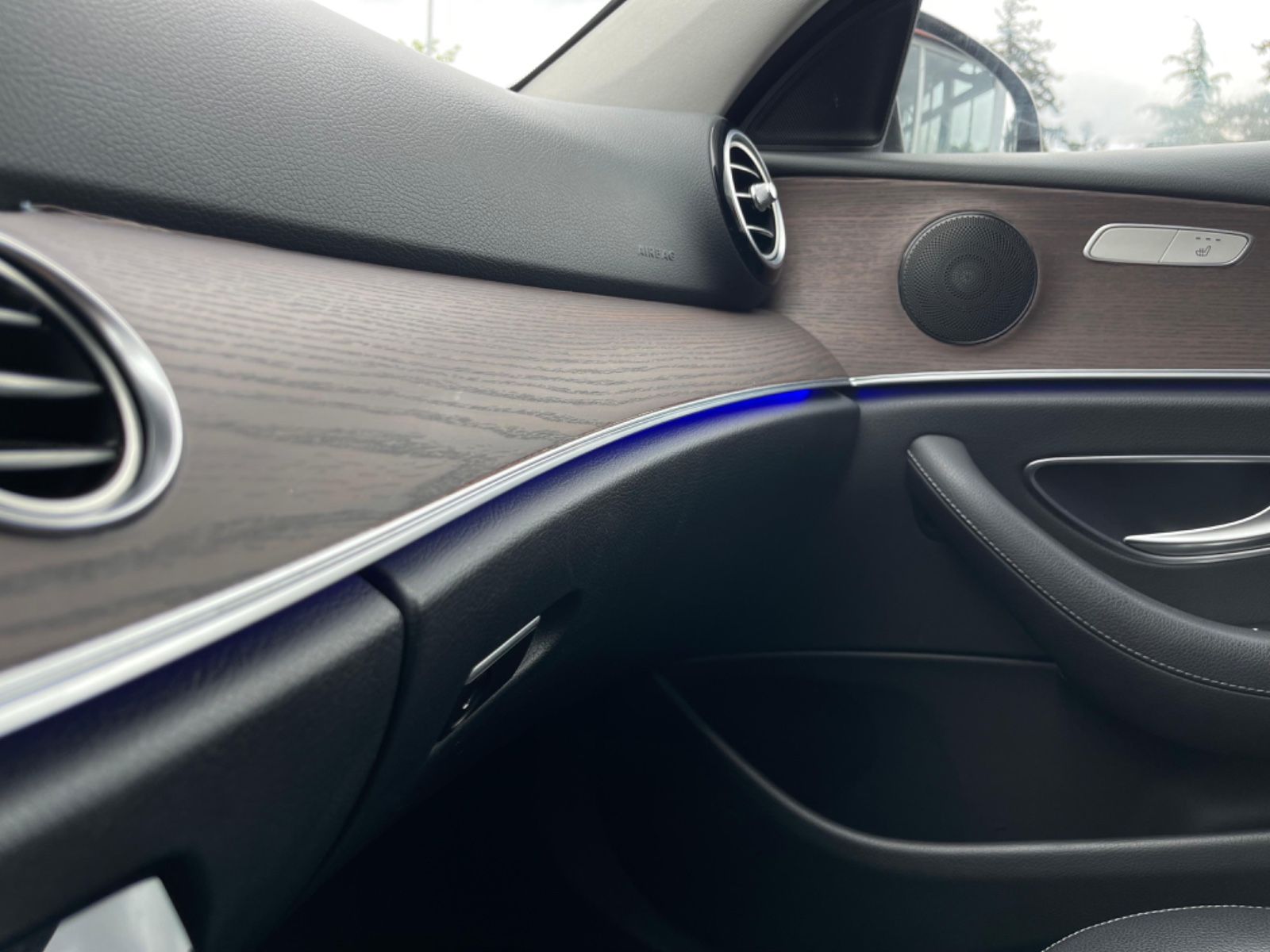 Fahrzeugabbildung Mercedes-Benz E 350d T*Distronic*AmbientLight*AppleCarPlay*