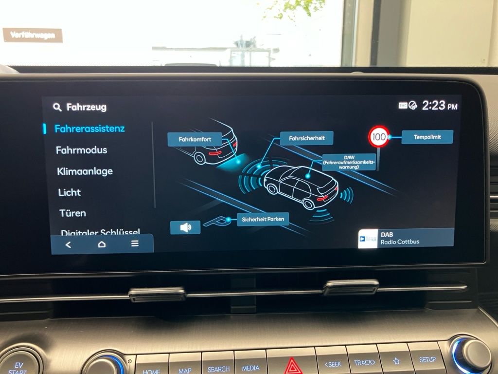 Fahrzeugabbildung Hyundai KONA EV 2WD 65kWh Prime 2xKlima 360 ACC AUT HUD