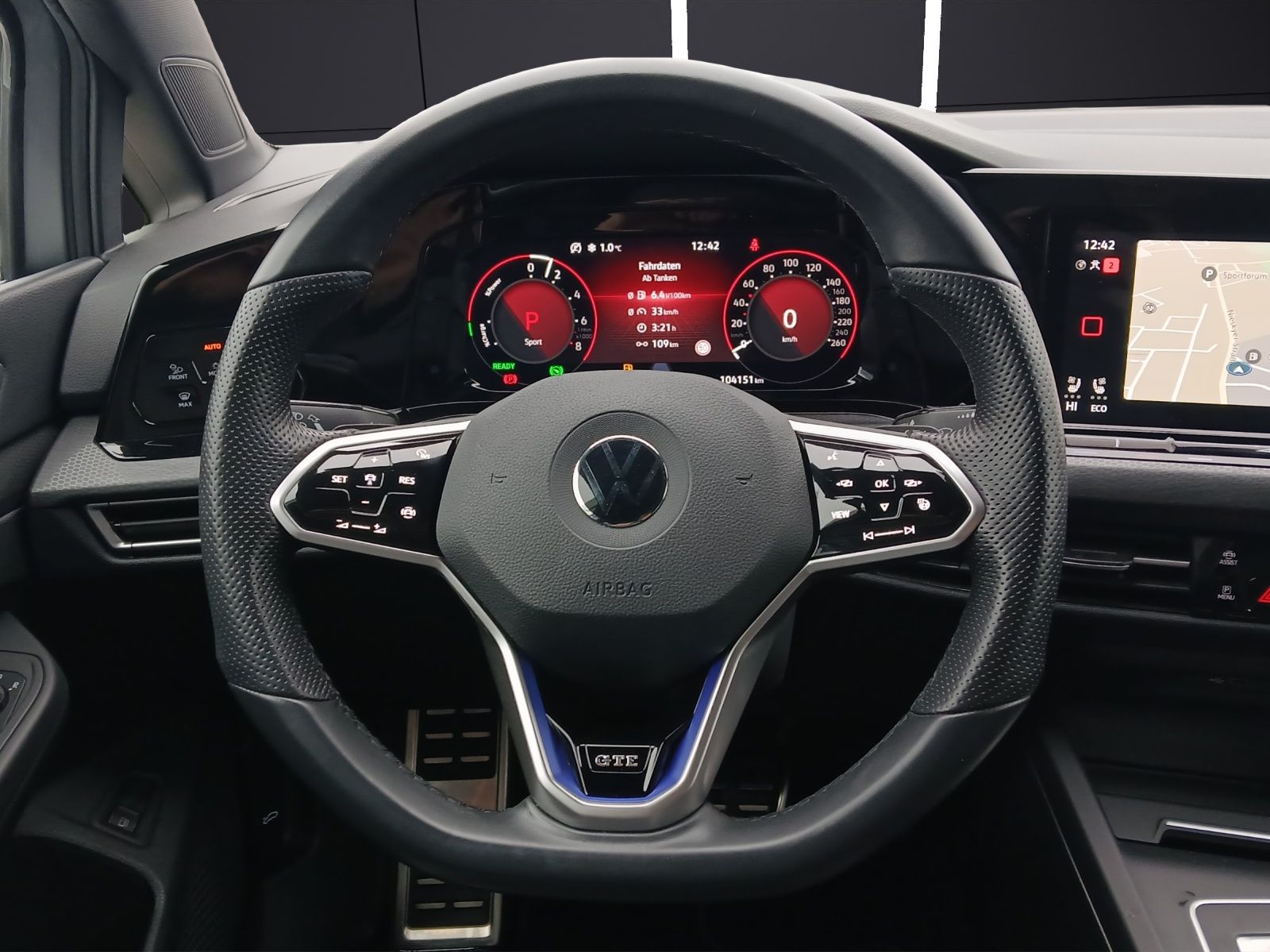 Fahrzeugabbildung Volkswagen Golf VIII GTE LEDplus Navi Leder AID ACC PDC SH