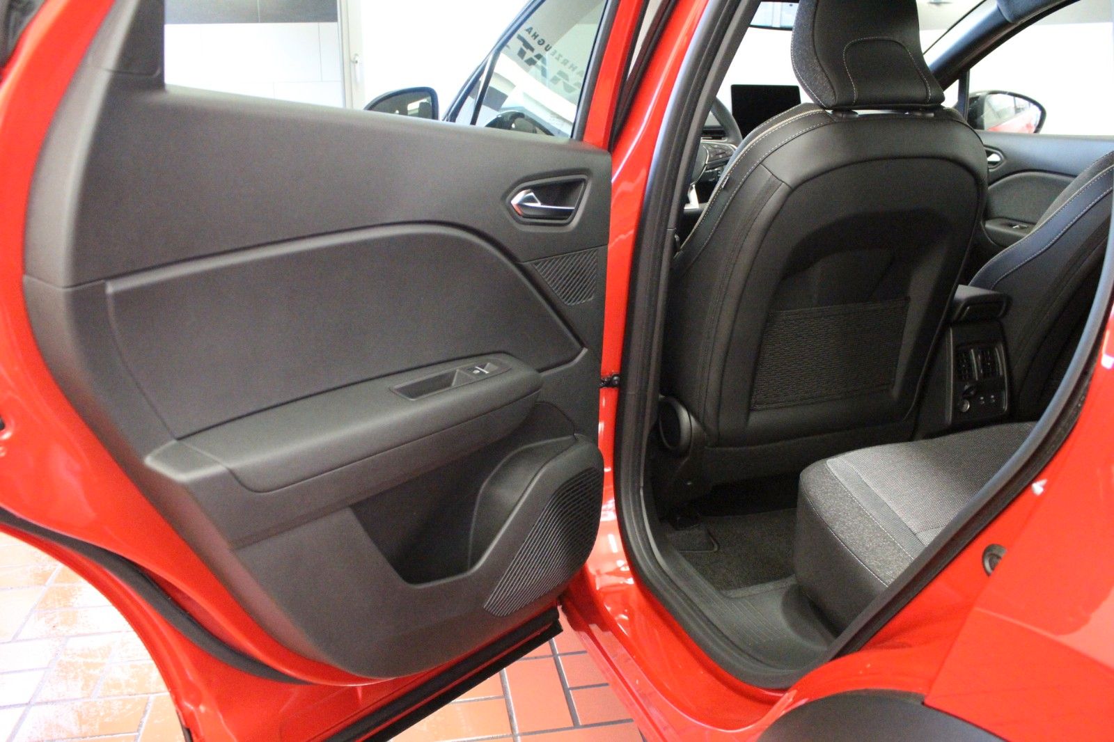 Fahrzeugabbildung Renault Captur Mild Hybrid 140 Techno *Navi* Sitzhzg*