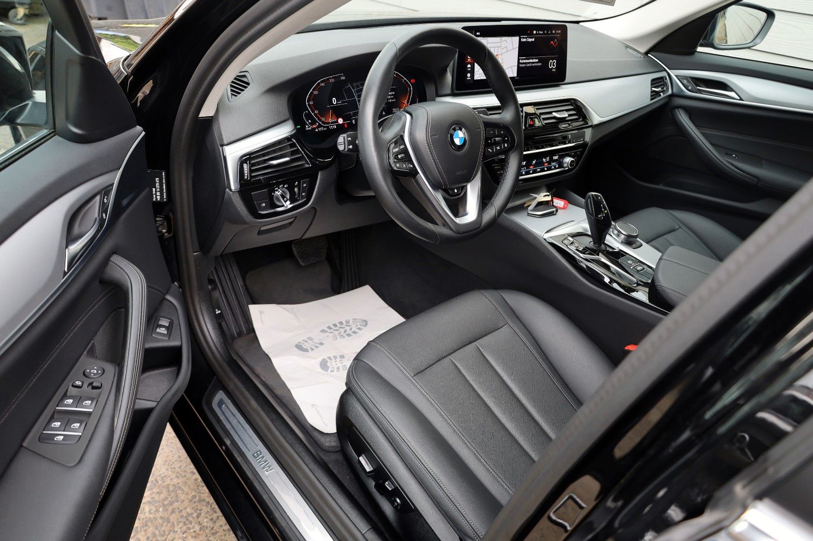 Fahrzeugabbildung BMW 520d xDrive Touring Leder,Navi,LED,Kamera,SH+Sta